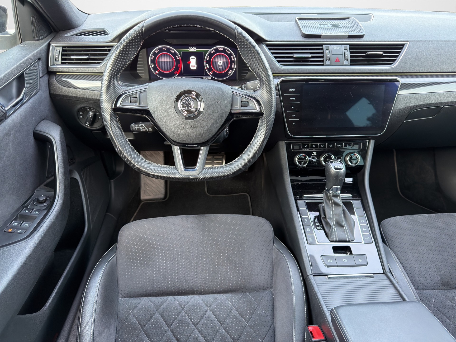 SKODA Superb Combi 2.0 TSI SportLine+ DSG 4x4-image-9