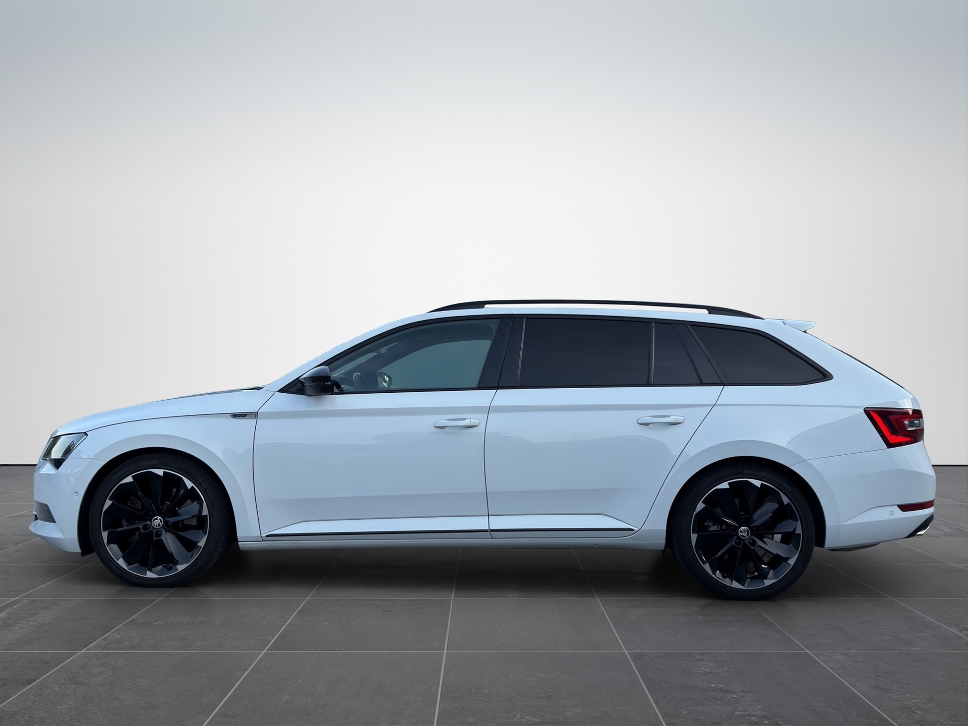 SKODA Superb Combi 2.0 TSI SportLine+ DSG 4x4-image-2