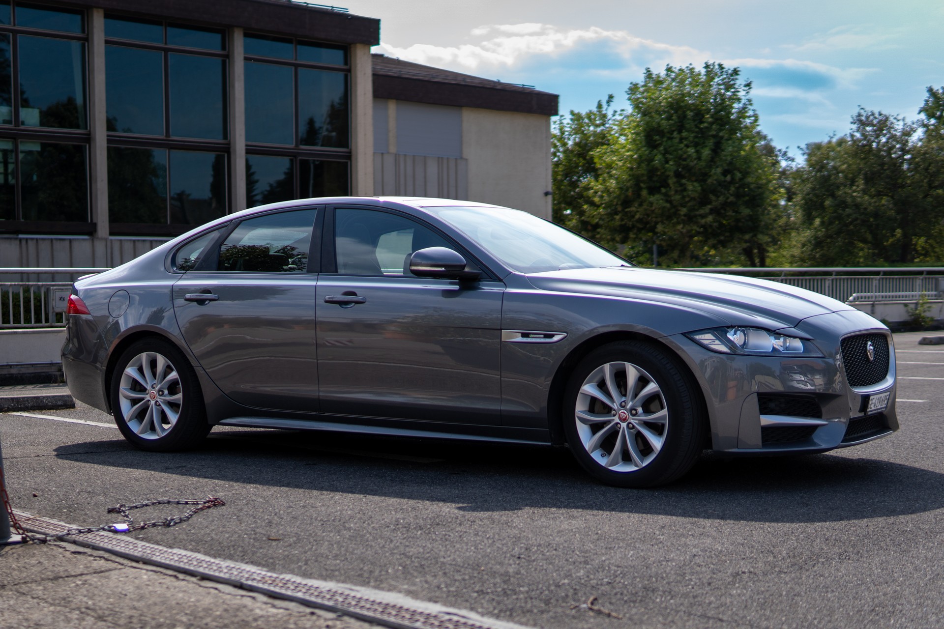 JAGUAR 2.0 T 240 R-Sport-image-1