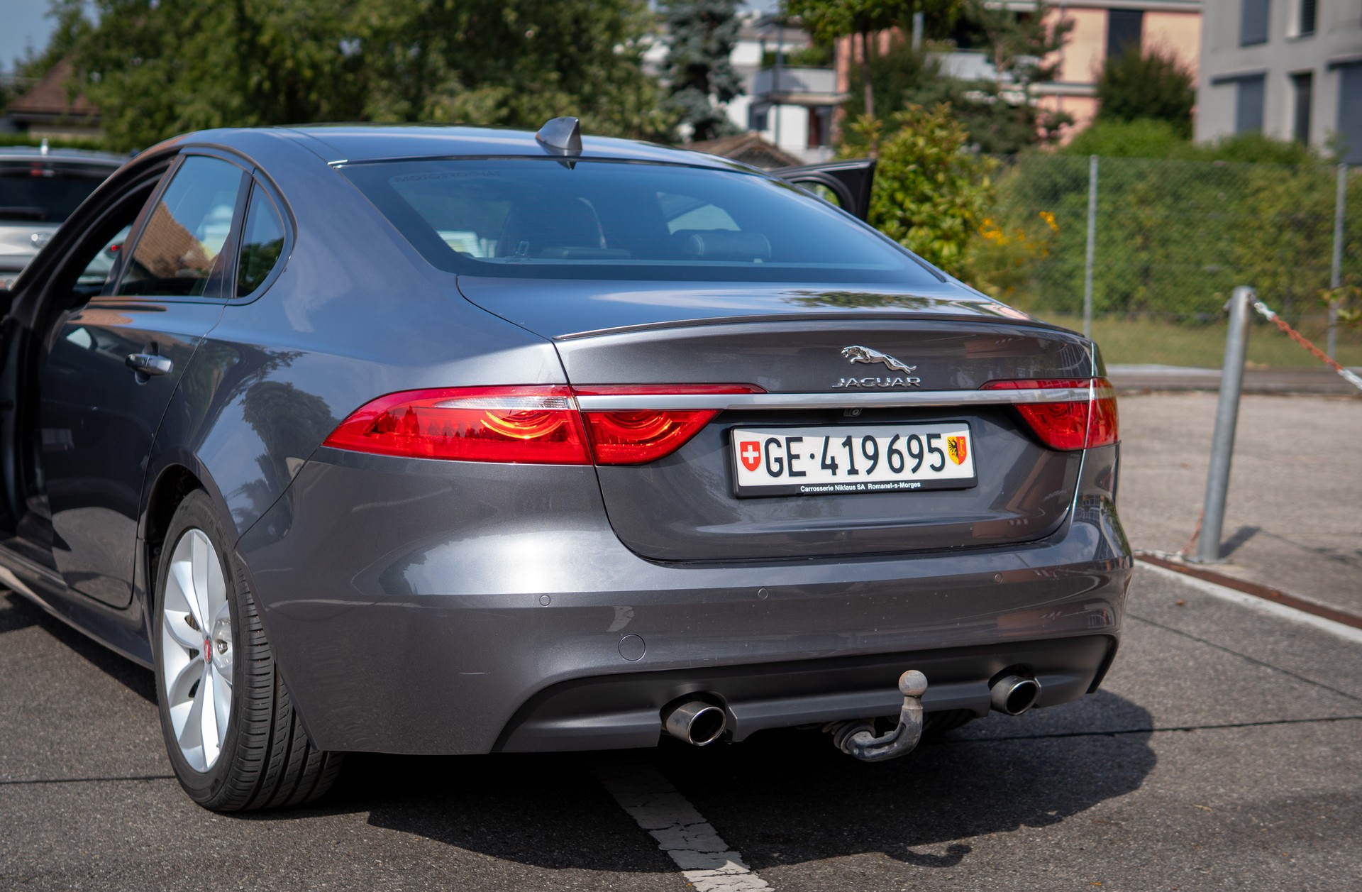 JAGUAR 2.0 T 240 R-Sport-image-2