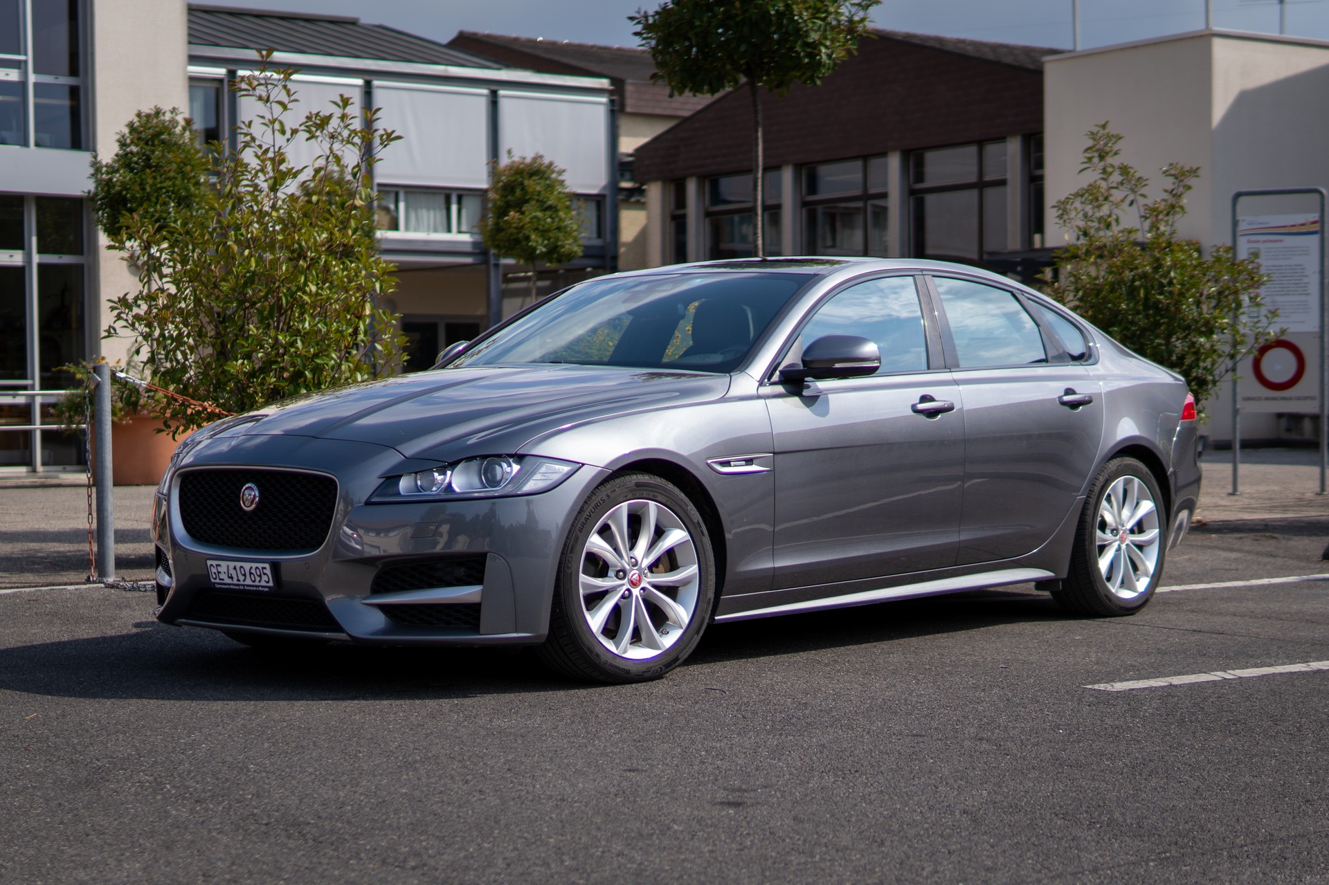JAGUAR 2.0 T 240 R-Sport-image-0