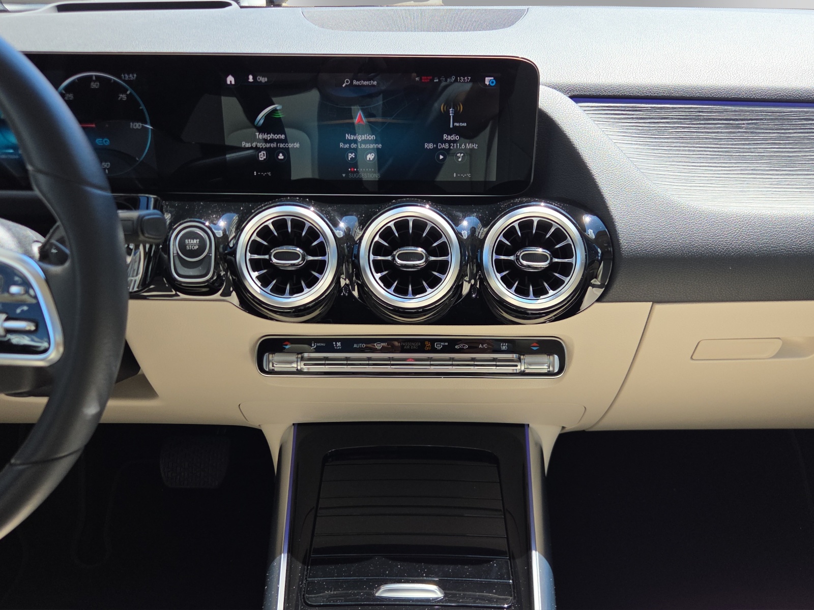 MERCEDES-BENZ EQA 250-image-12
