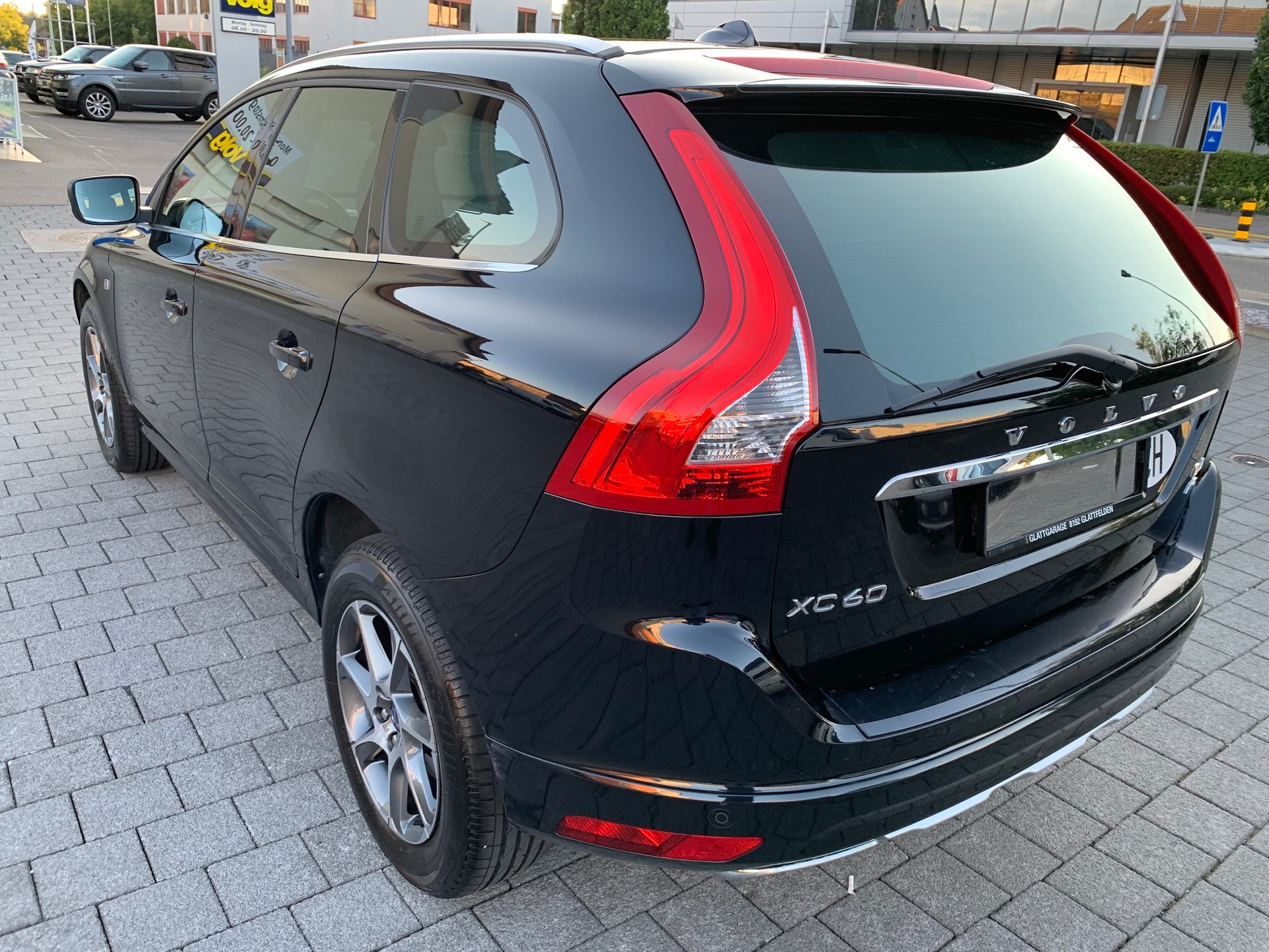VOLVO XC60 D4 AWD OceanRace Geartronic-image-2