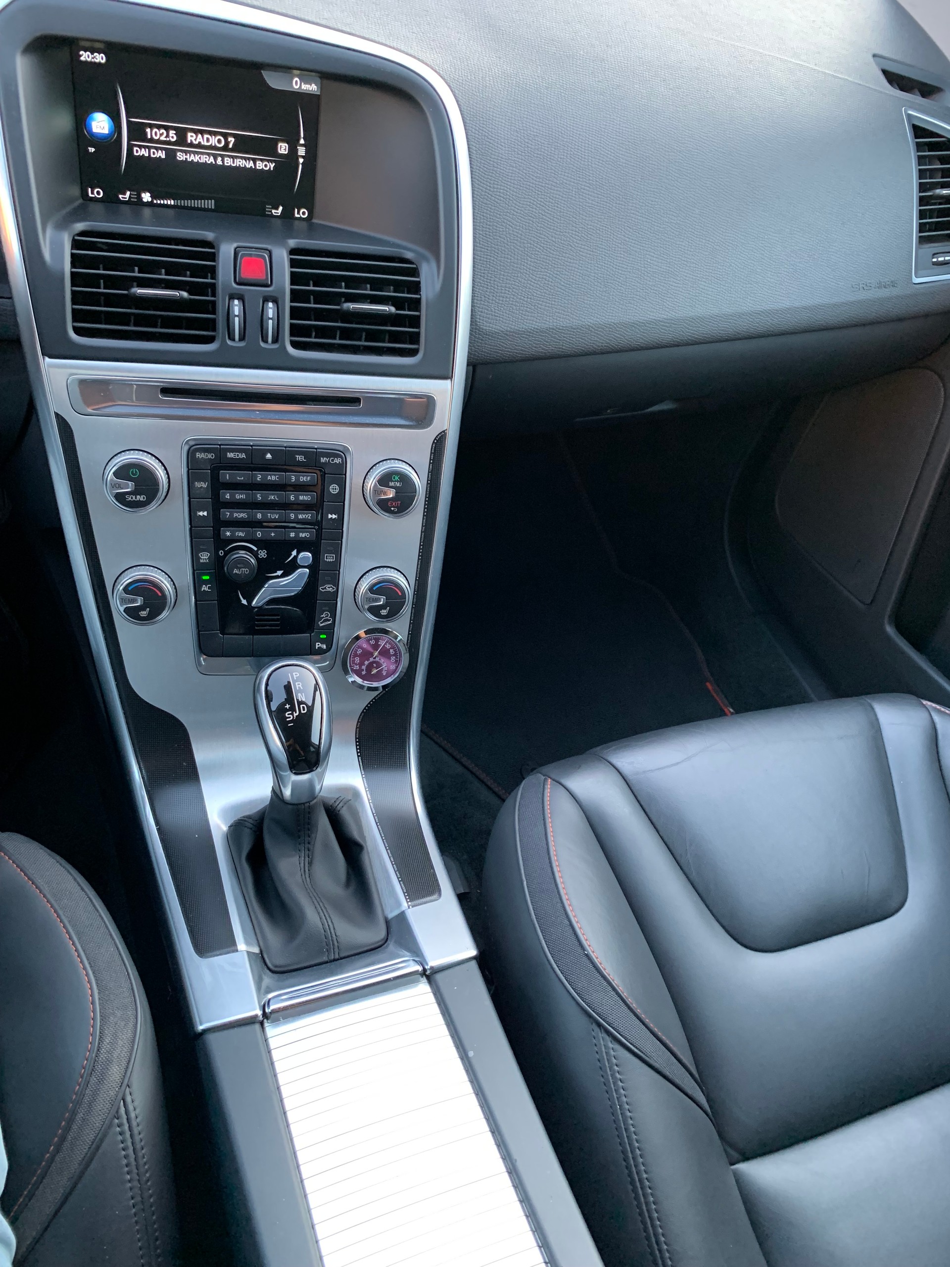 VOLVO XC60 D4 AWD OceanRace Geartronic-image-11