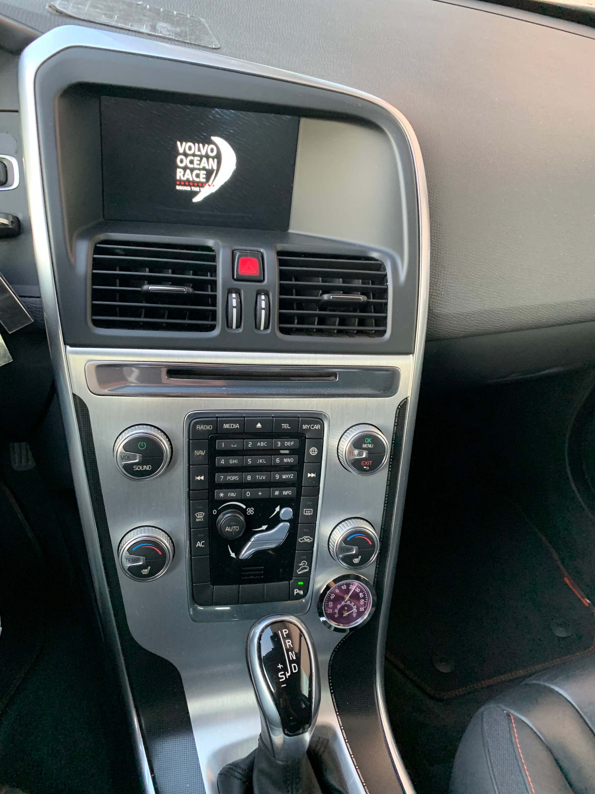 VOLVO XC60 D4 AWD OceanRace Geartronic-image-12