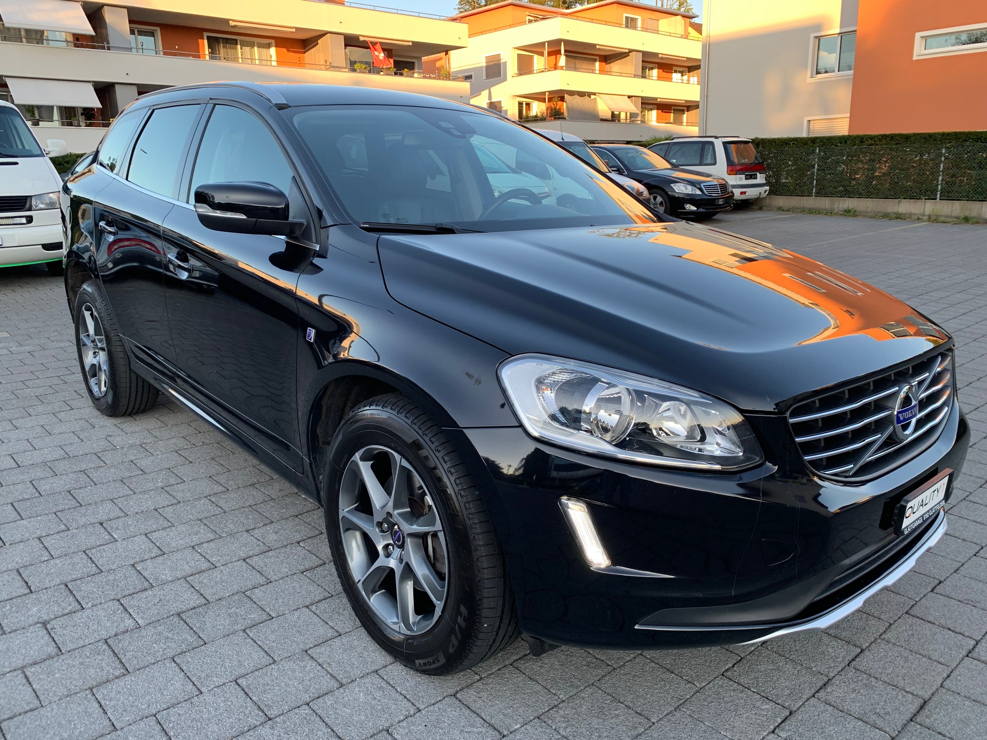 VOLVO XC60 D4 AWD OceanRace Geartronic-image-1