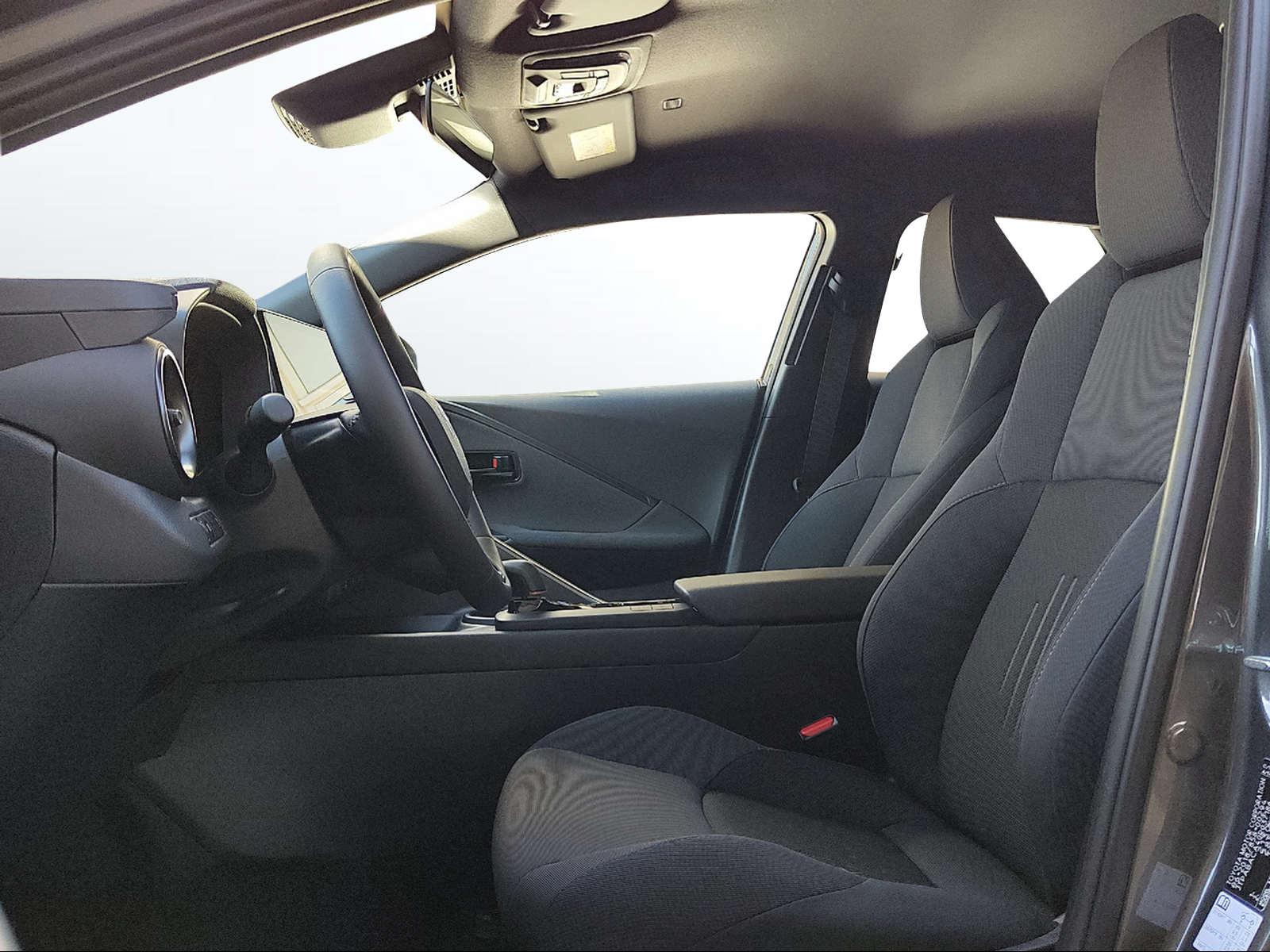 TOYOTA C-HR 2.0 PHEV Swiss Edition-image-2