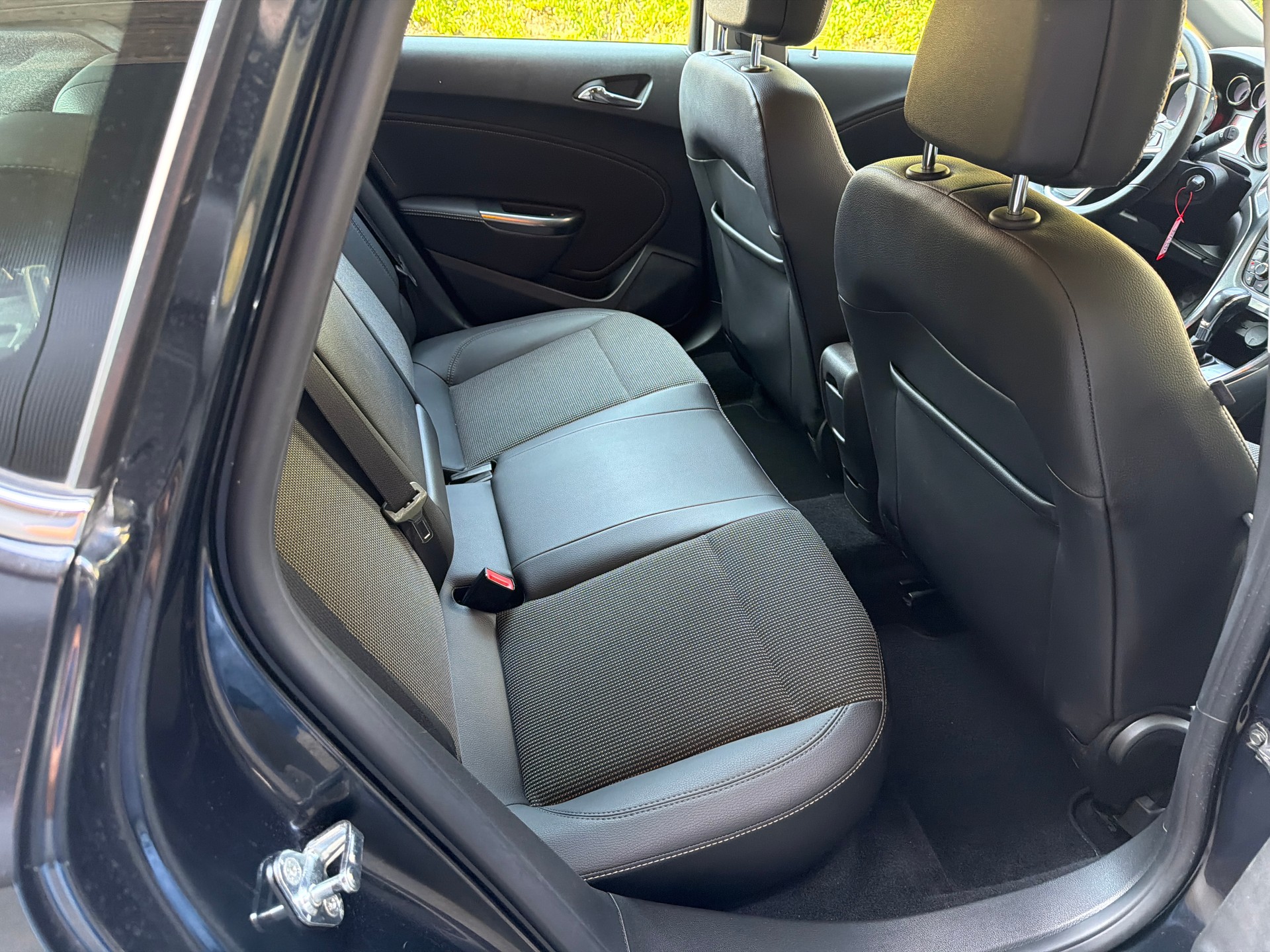 OPEL Astra 1.4i 16V Turbo Cosmo Automatic-image-9