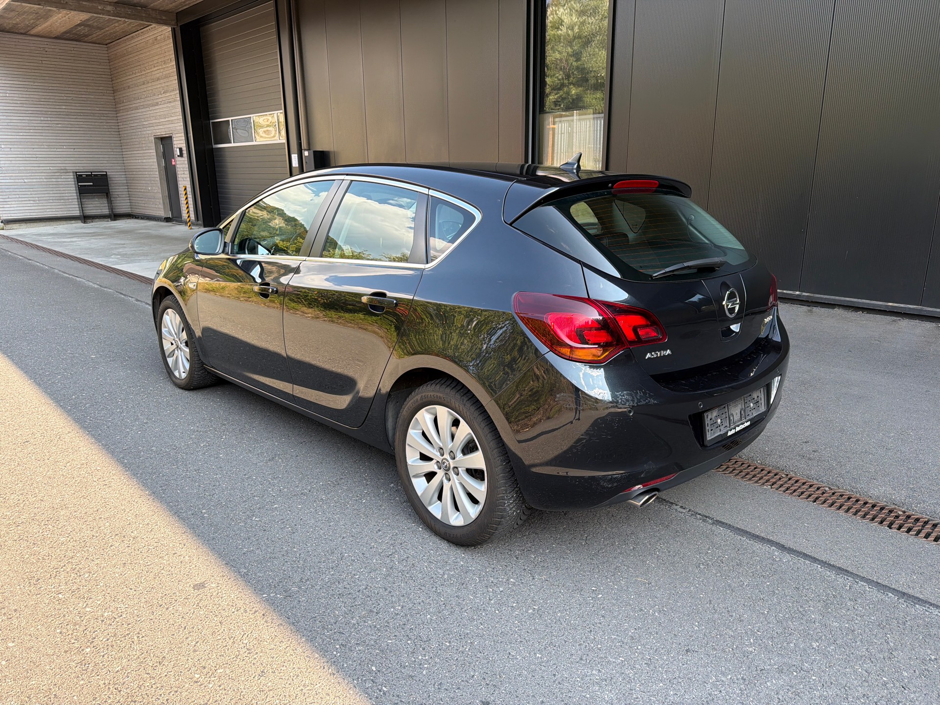 OPEL Astra 1.4i 16V Turbo Cosmo Automatic-image-2