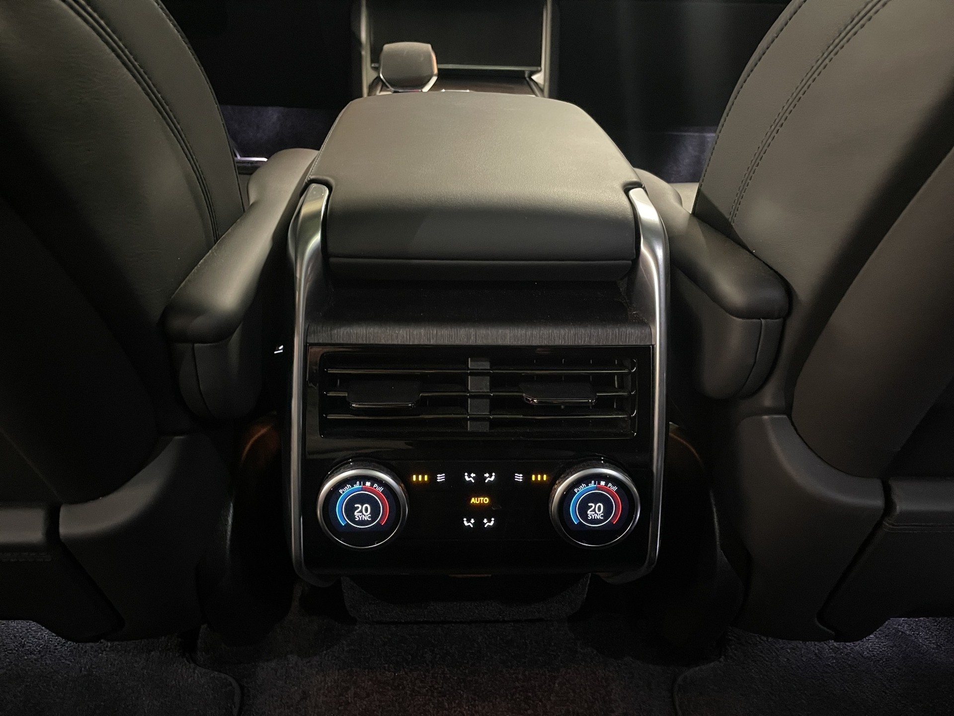 LAND ROVER Range Rover 3.0 D I6 350 Autobiography-image-10