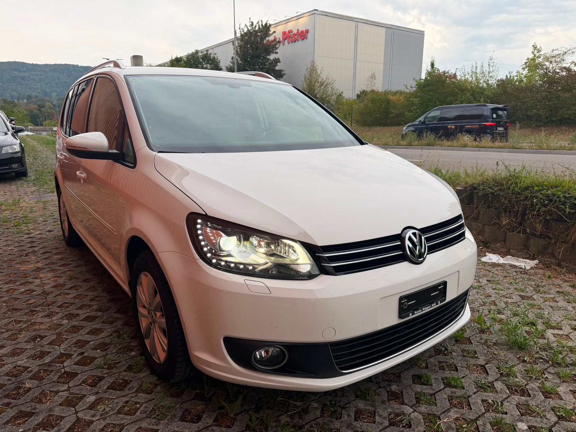 VW Touran 1.4 TSI Comfortline 7plätze-image-1