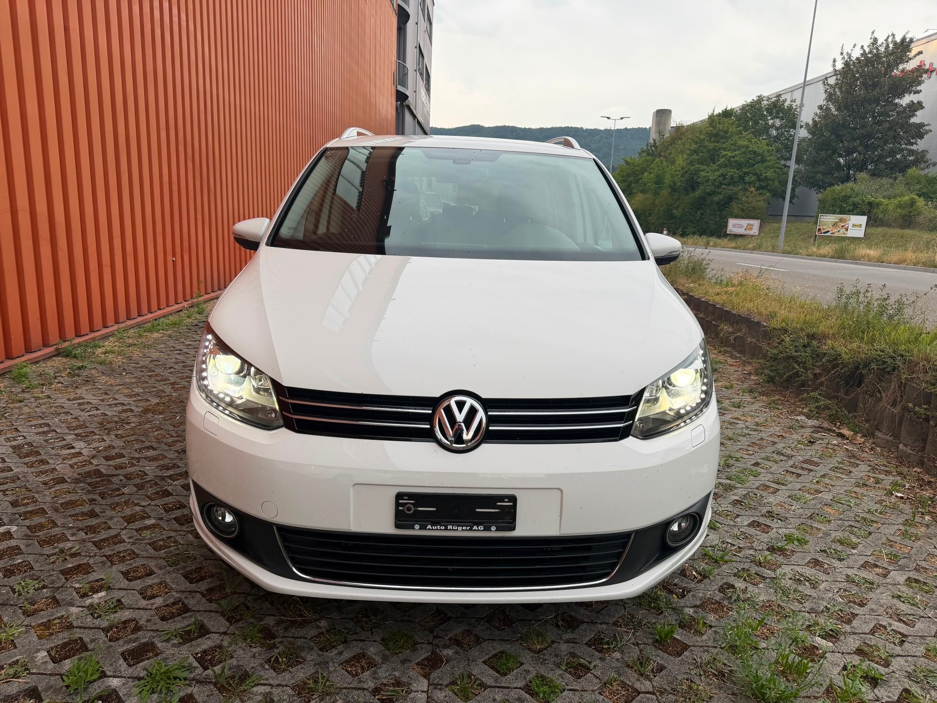 VW Touran 1.4 TSI Comfortline 7plätze-image-0