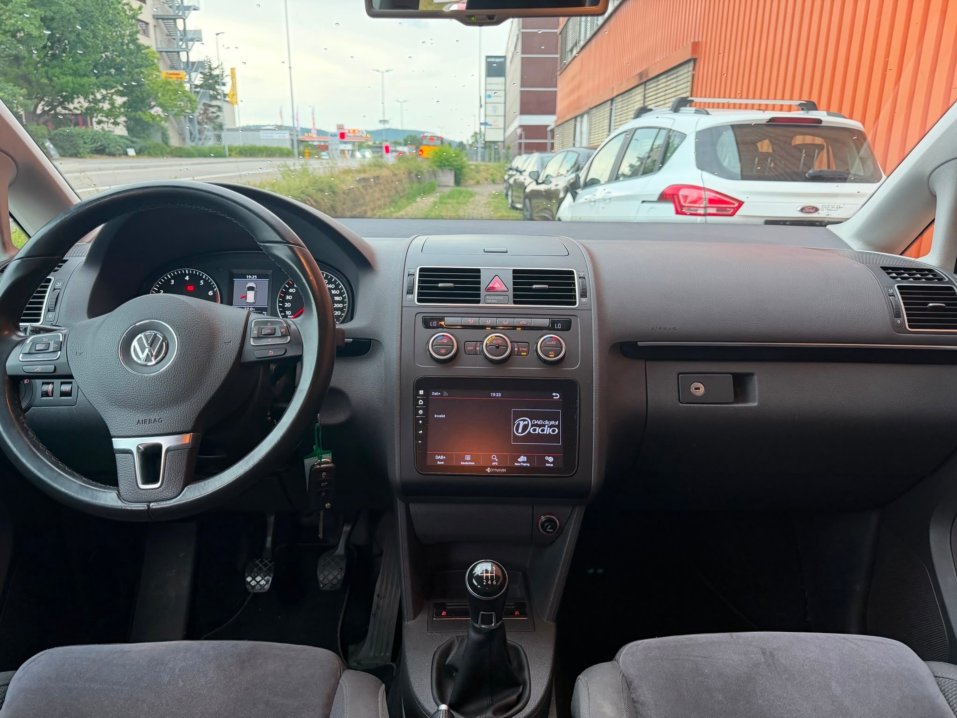 VW Touran 1.4 TSI Comfortline 7plätze-image-6