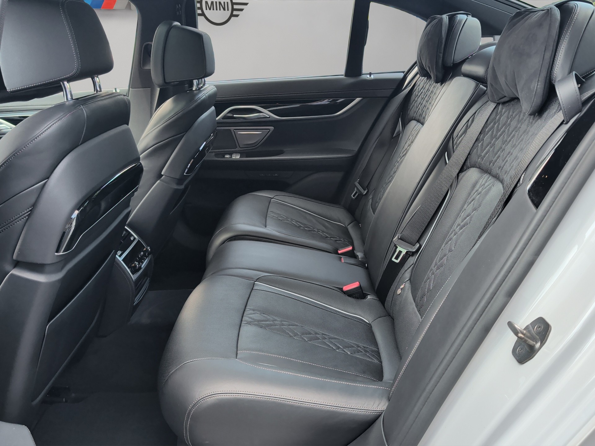 BMW 740d xDrive Steptronic-image-18