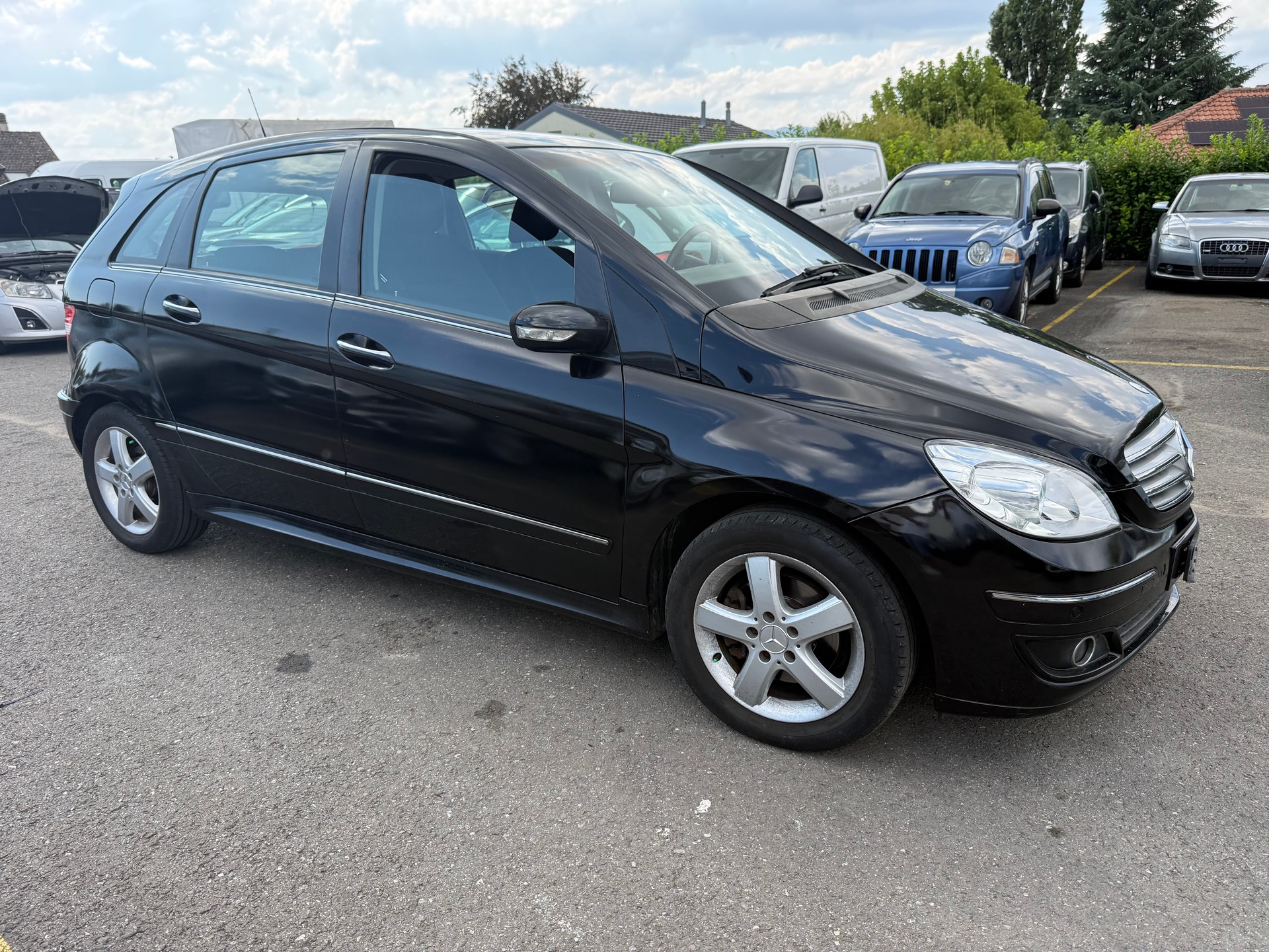 MERCEDES-BENZ B 200-image-5