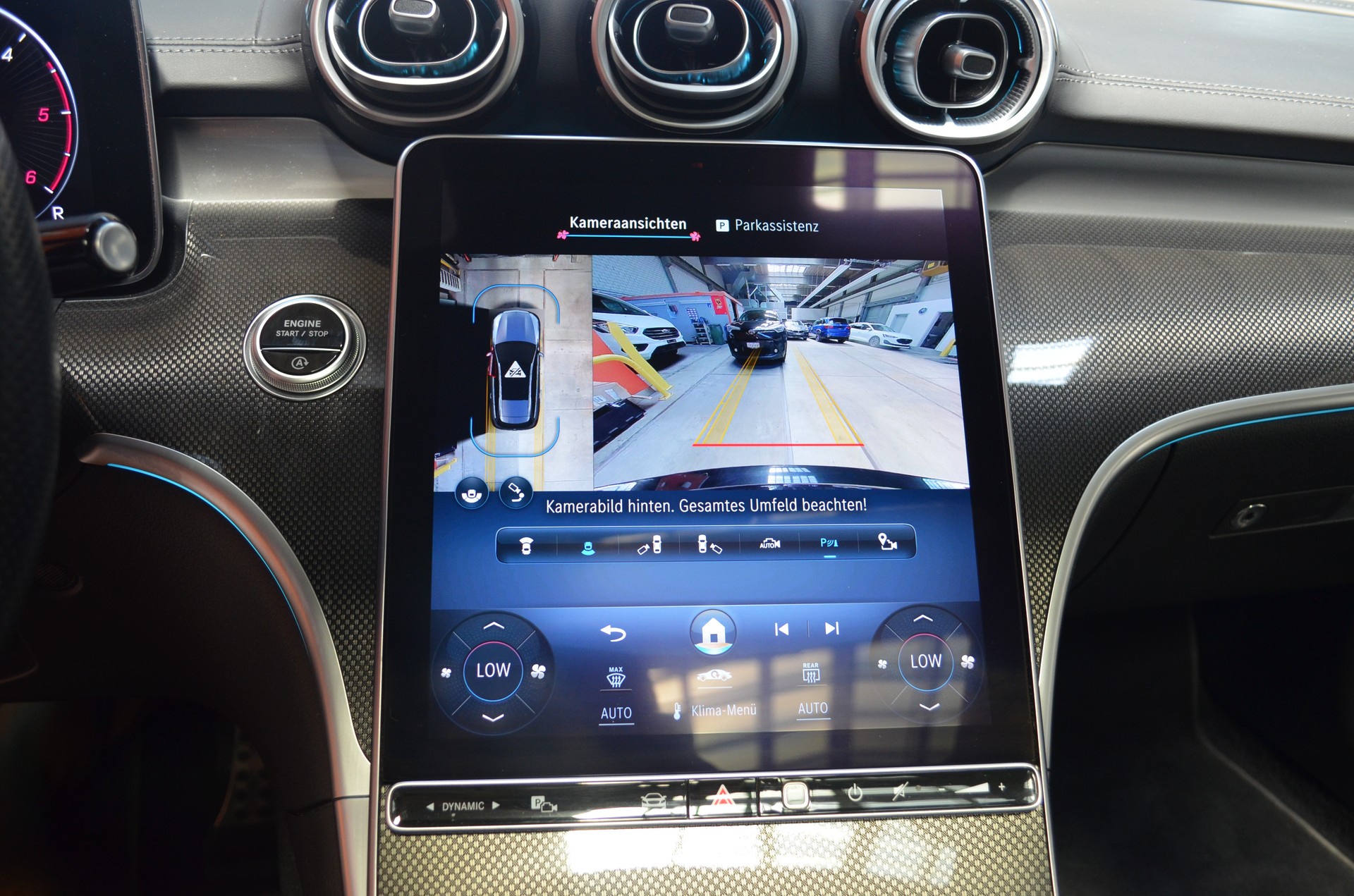 MERCEDES-BENZ C 220 d T 4Matic AMG Line-image-9