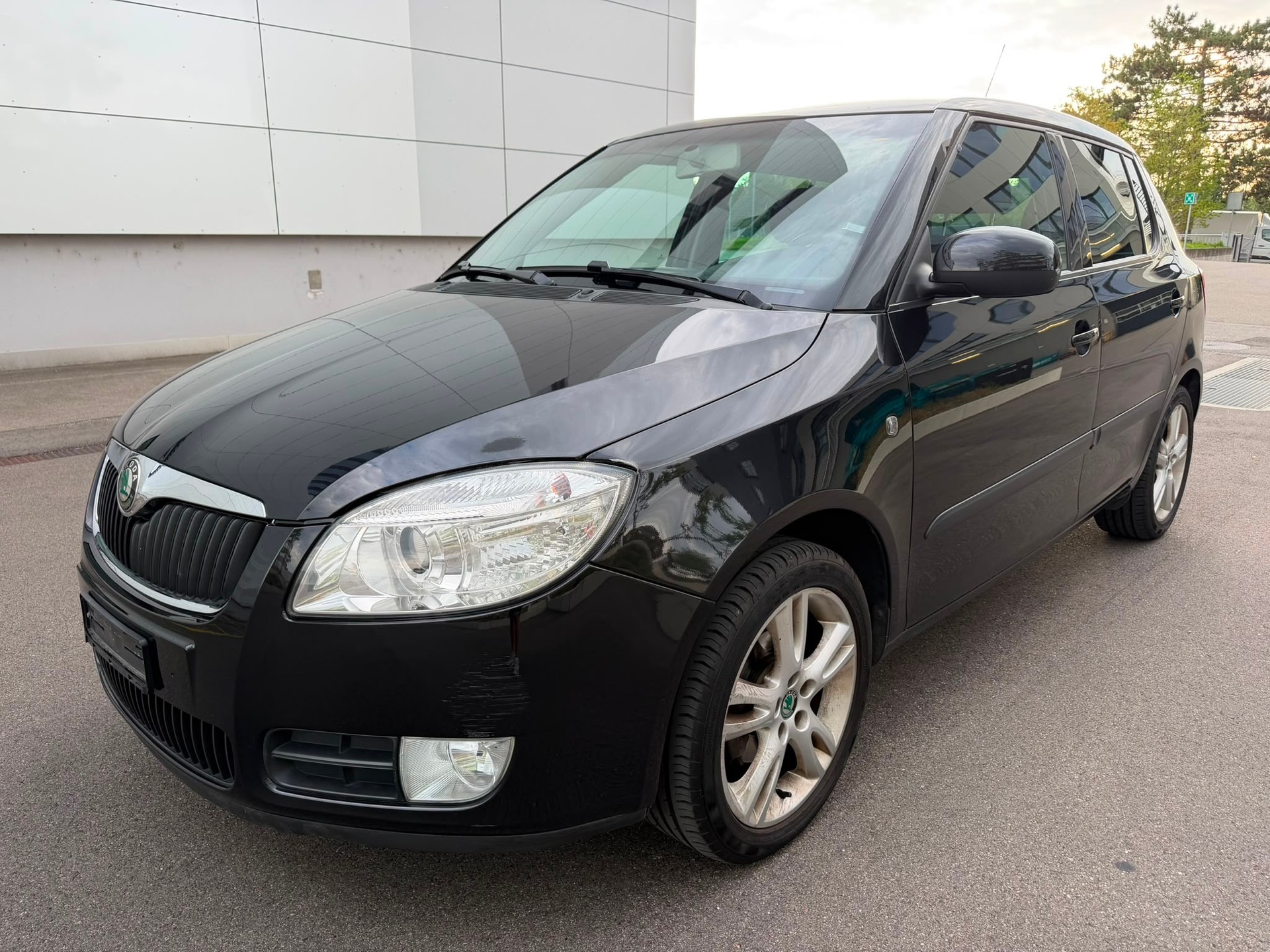 SKODA Fabia 1.6 Ambiente Tiptronic-image-0