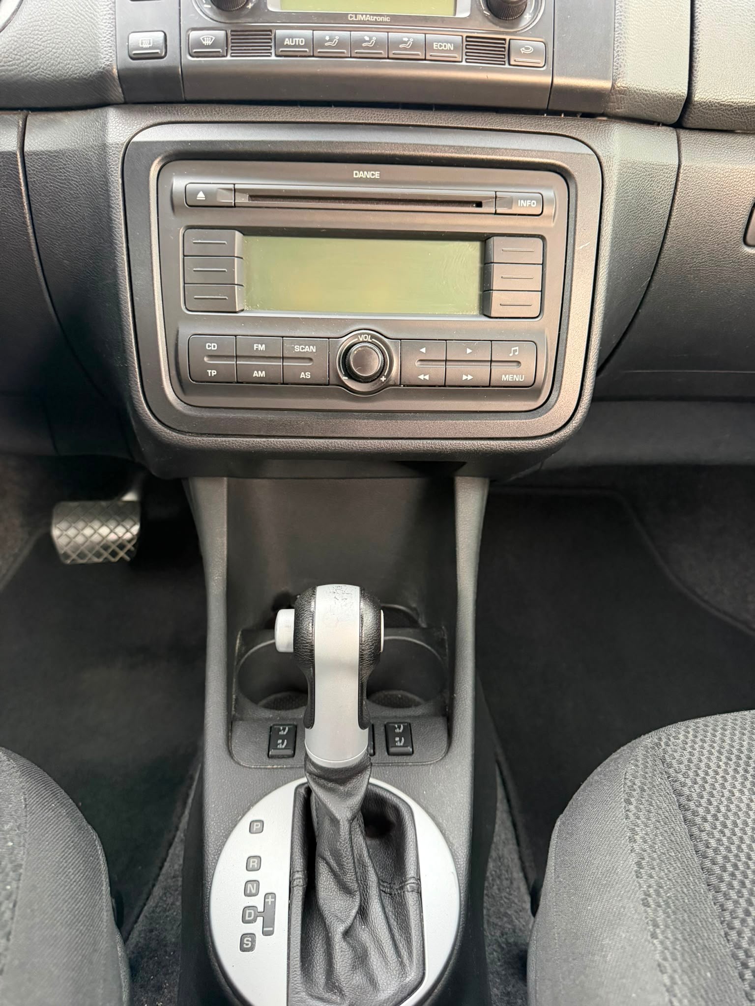SKODA Fabia 1.6 Ambiente Tiptronic-image-12