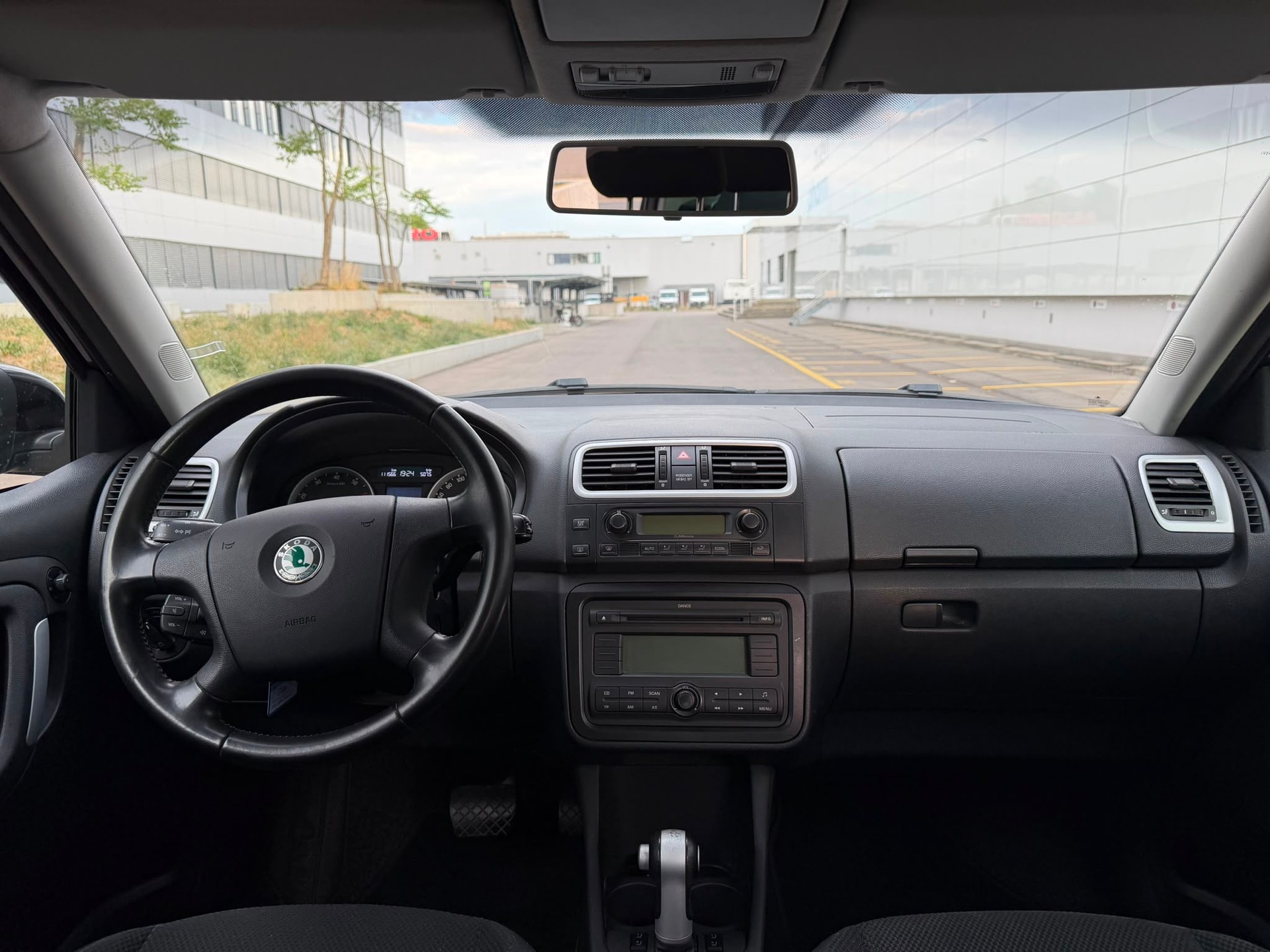 SKODA Fabia 1.6 Ambiente Tiptronic-image-11