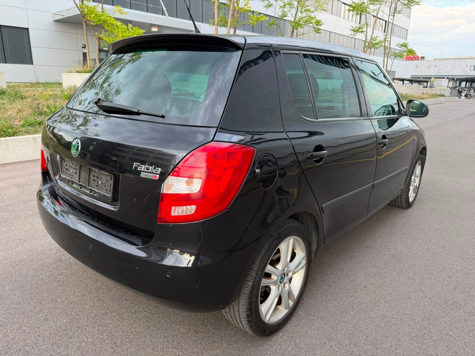 SKODA Fabia 1.6 Ambiente Tiptronic-image-3
