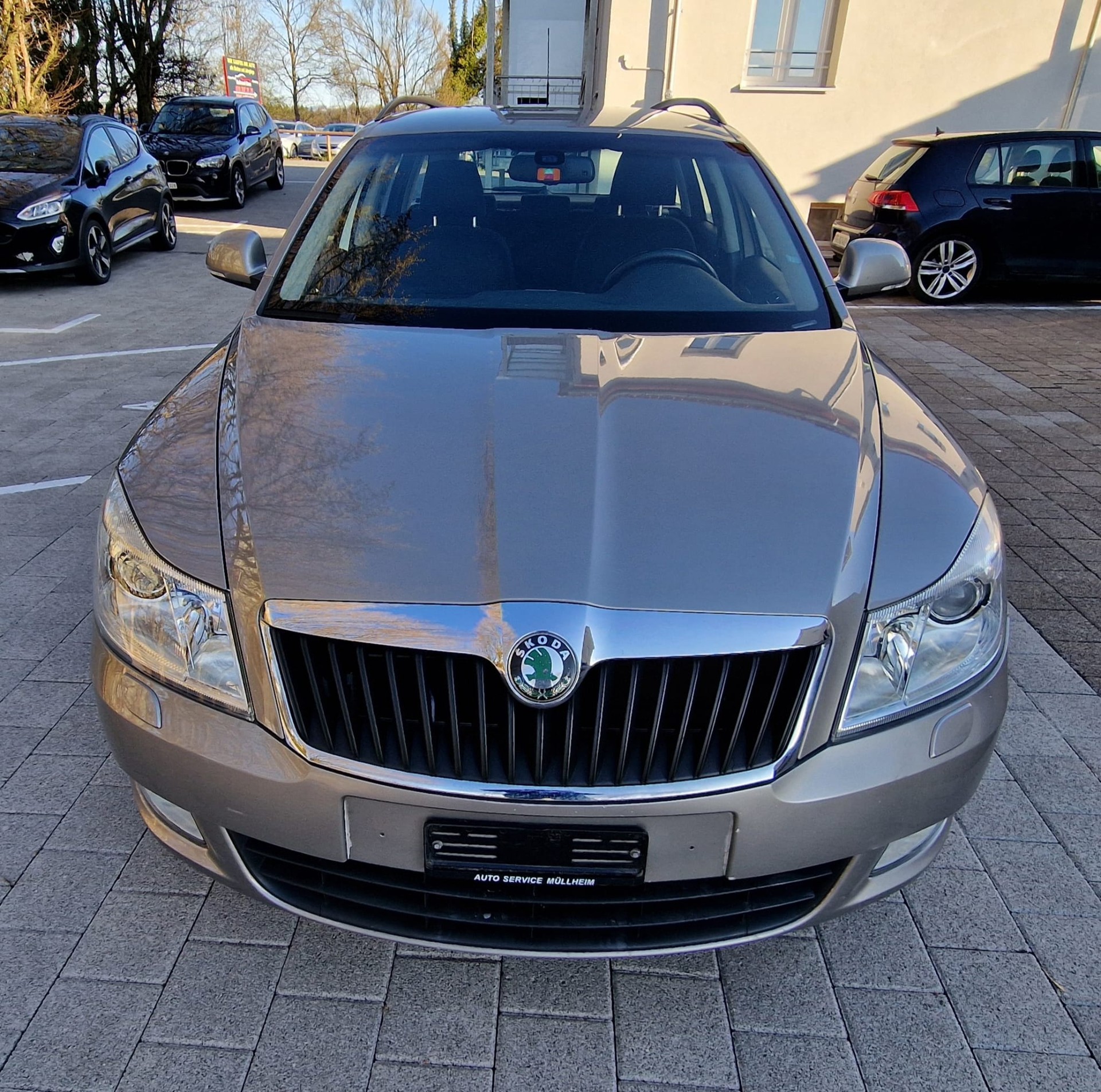 SKODA Octavia Combi 1.8 TSI Elegance DSG-image-0