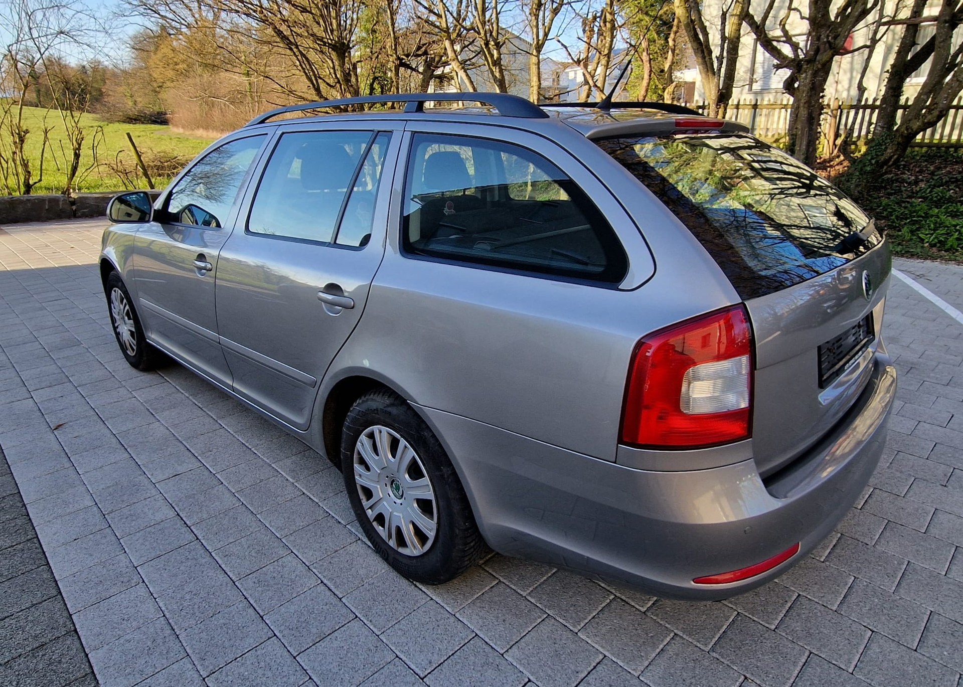 SKODA Octavia Combi 1.8 TSI Elegance DSG-image-4