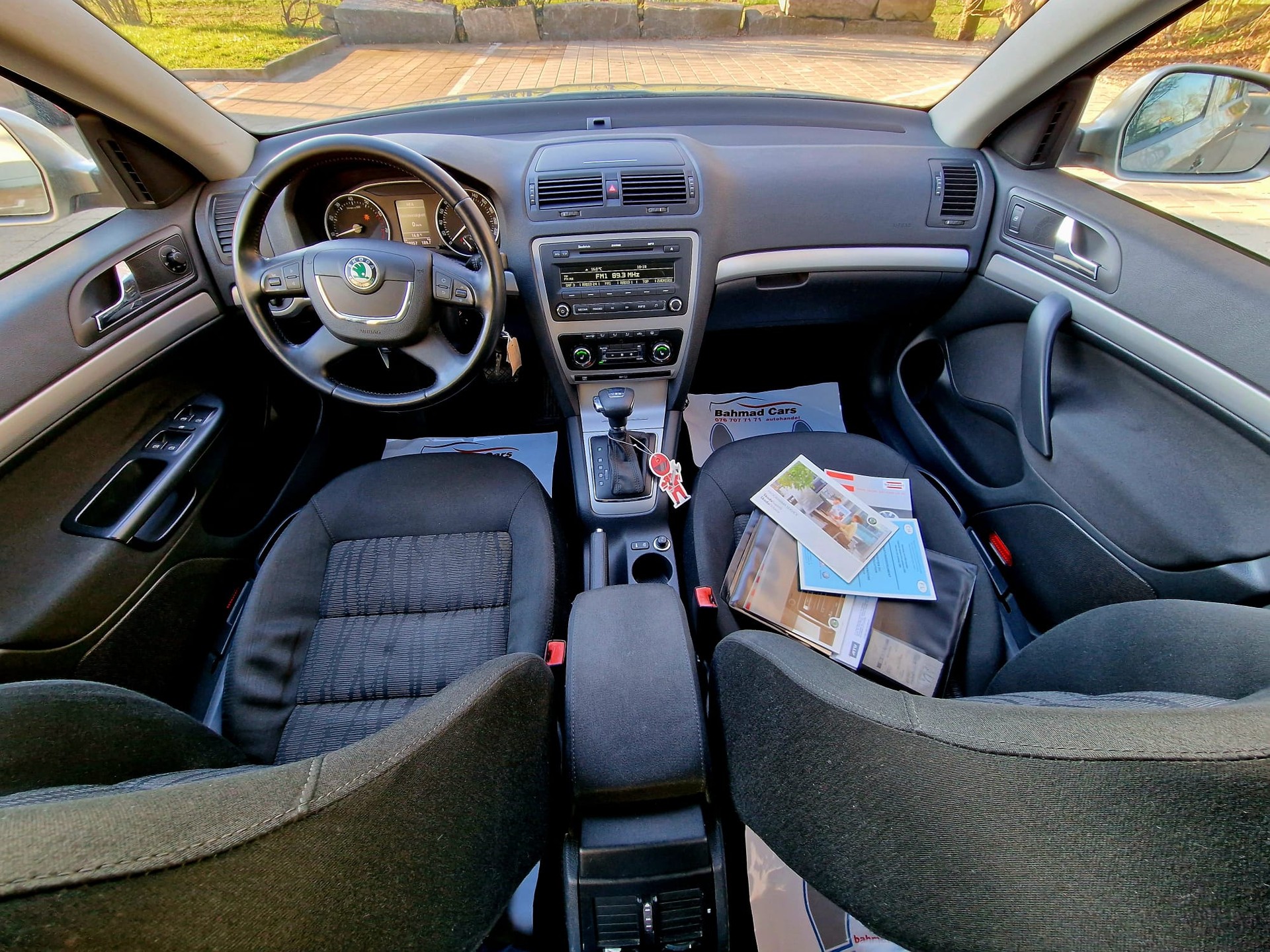 SKODA Octavia Combi 1.8 TSI Elegance DSG-image-9
