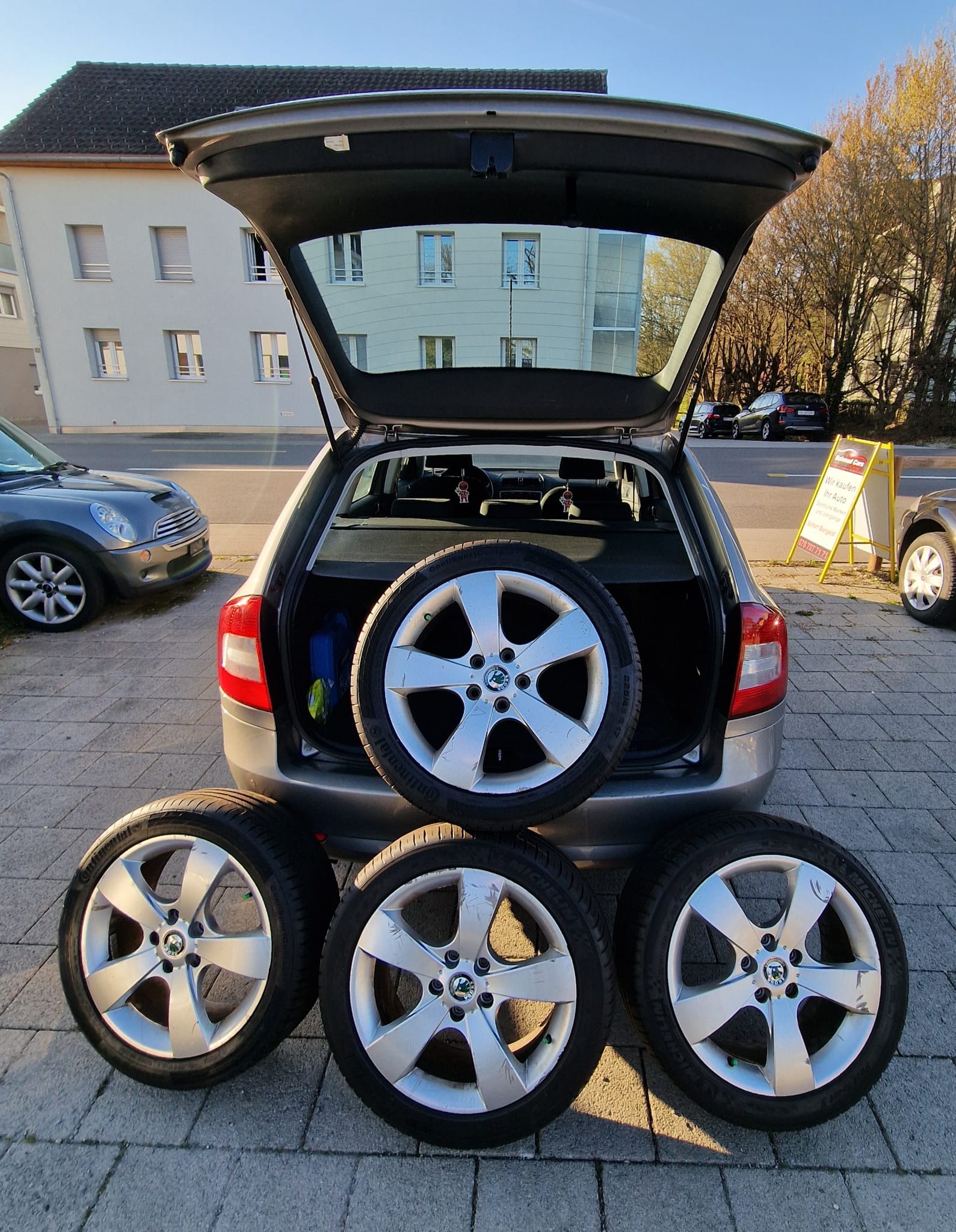 SKODA Octavia Combi 1.8 TSI Elegance DSG-image-11