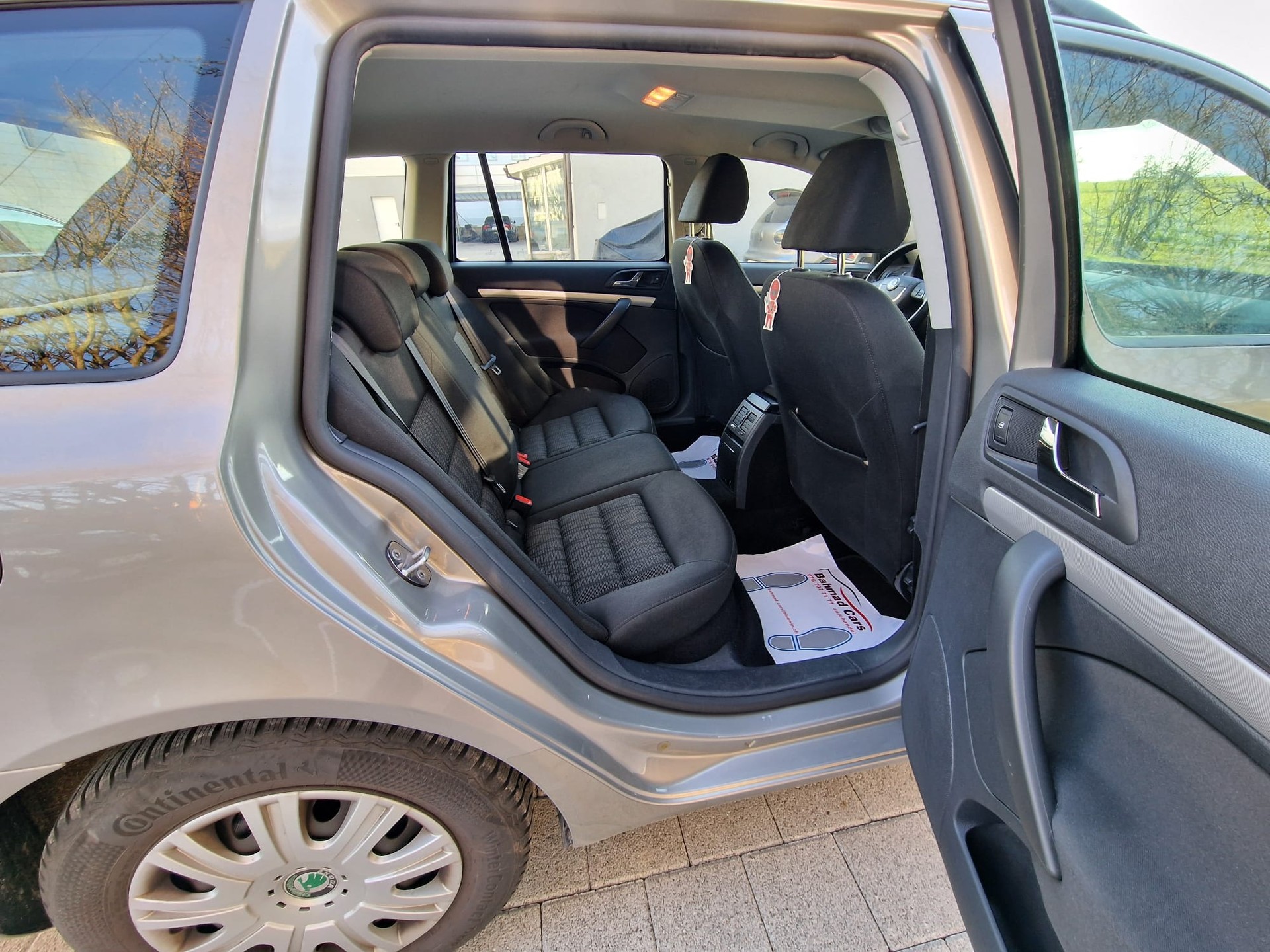SKODA Octavia Combi 1.8 TSI Elegance DSG-image-8