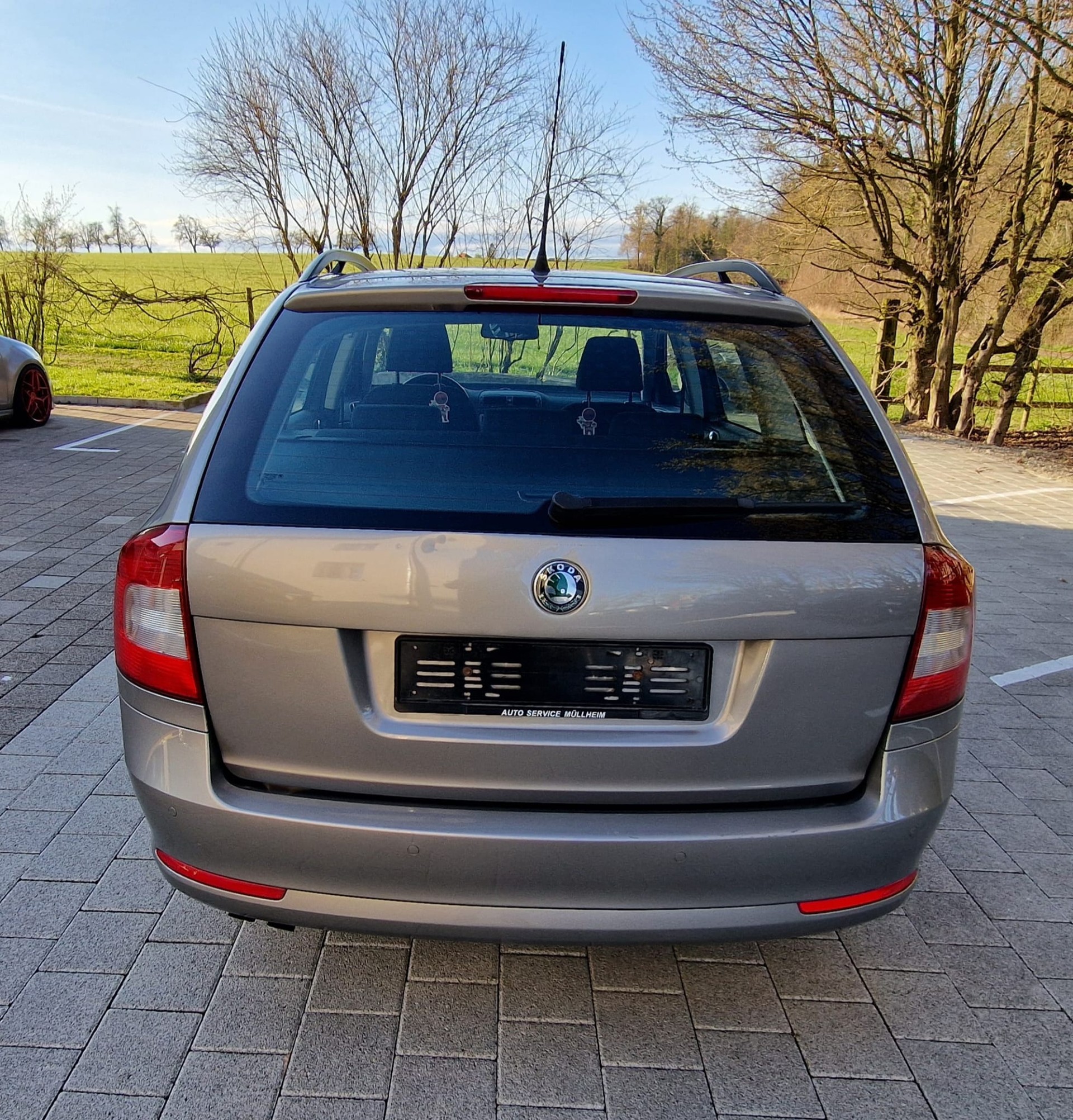 SKODA Octavia Combi 1.8 TSI Elegance DSG-image-3