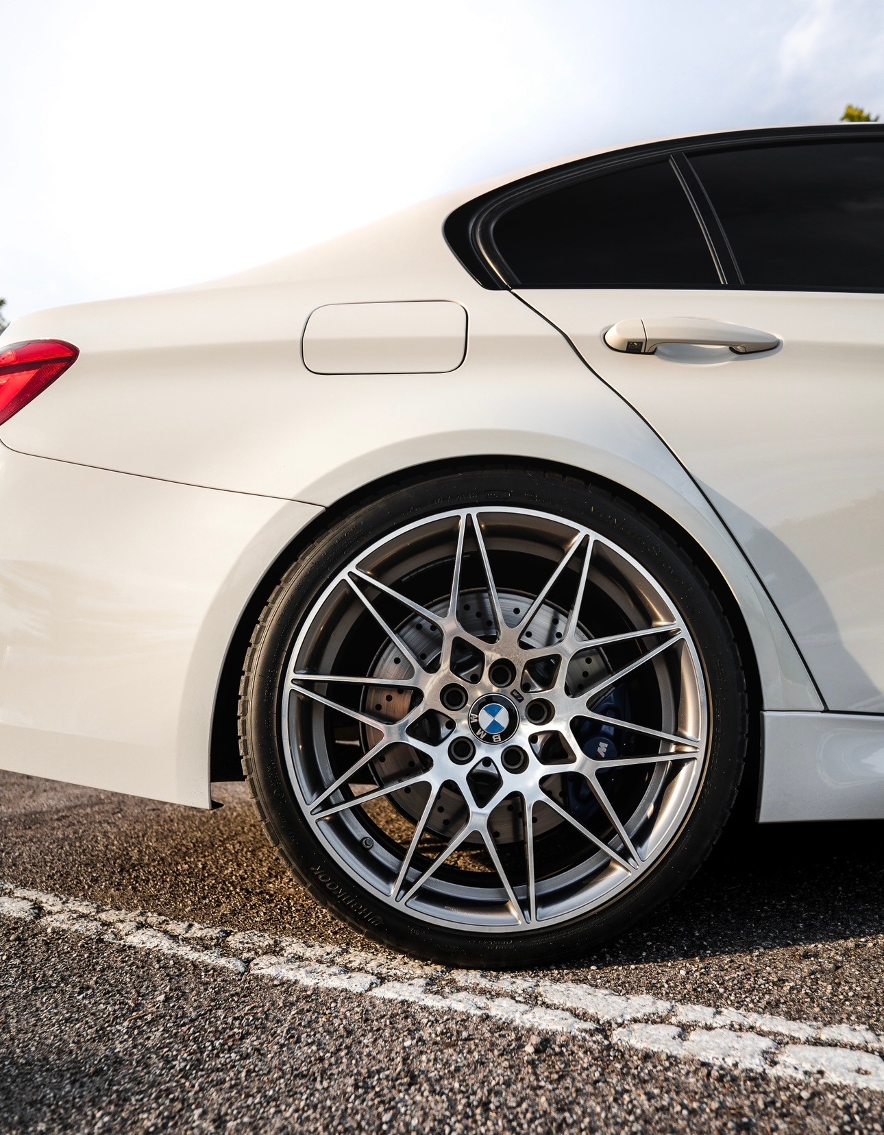 BMW M3 Competition Alpine White-image-11