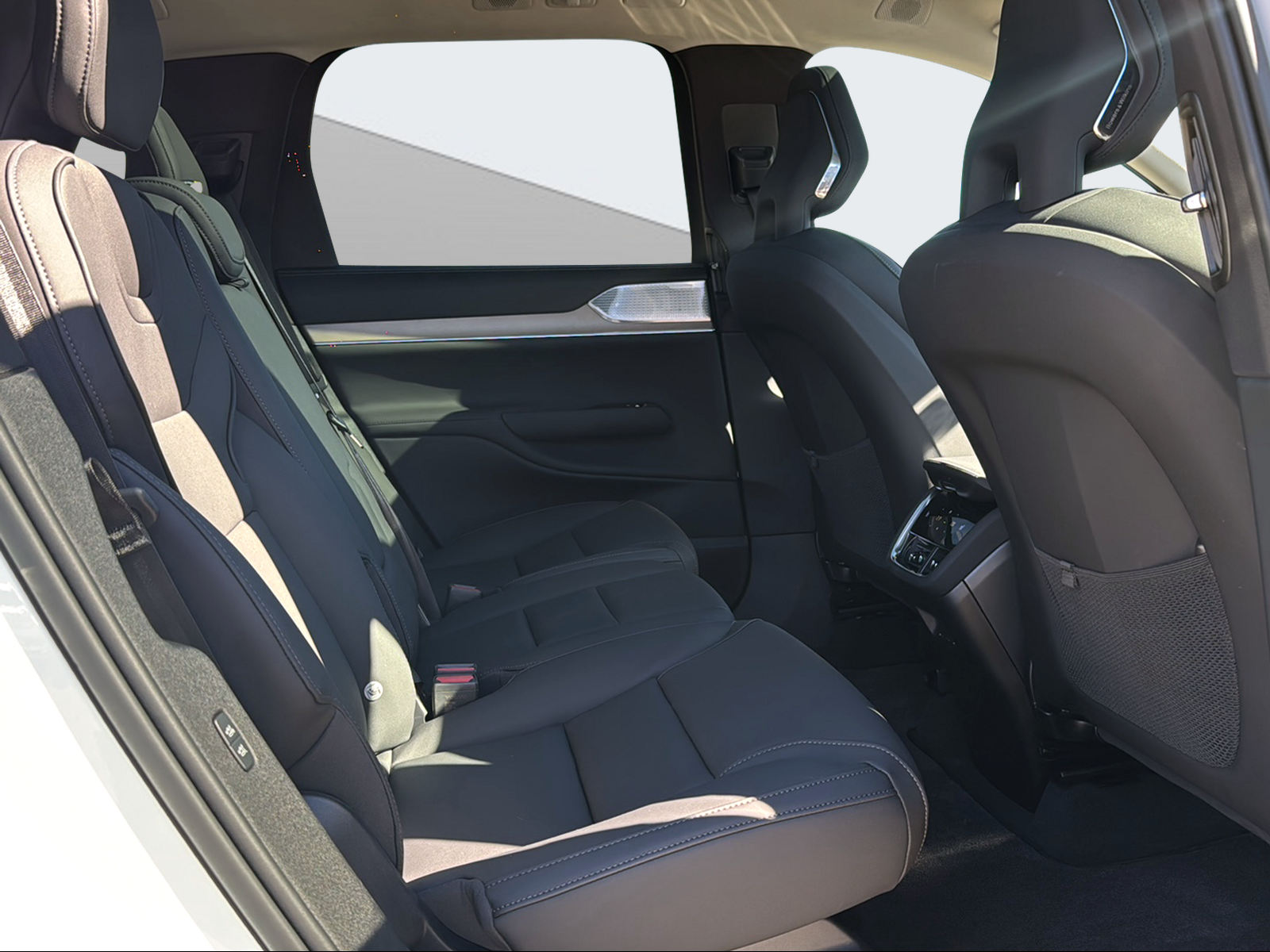 VOLVO EX 90 Twin Performance Ultra AWDD-image-10