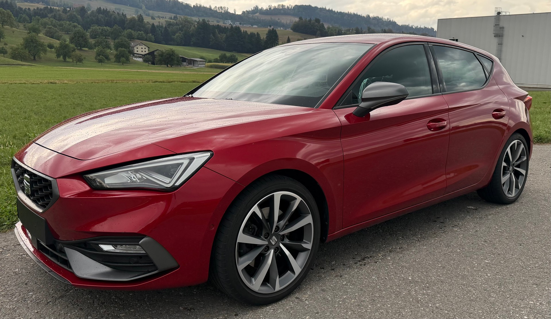 SEAT Leon 1.5 eTSI mHEV DSG FR-image-1