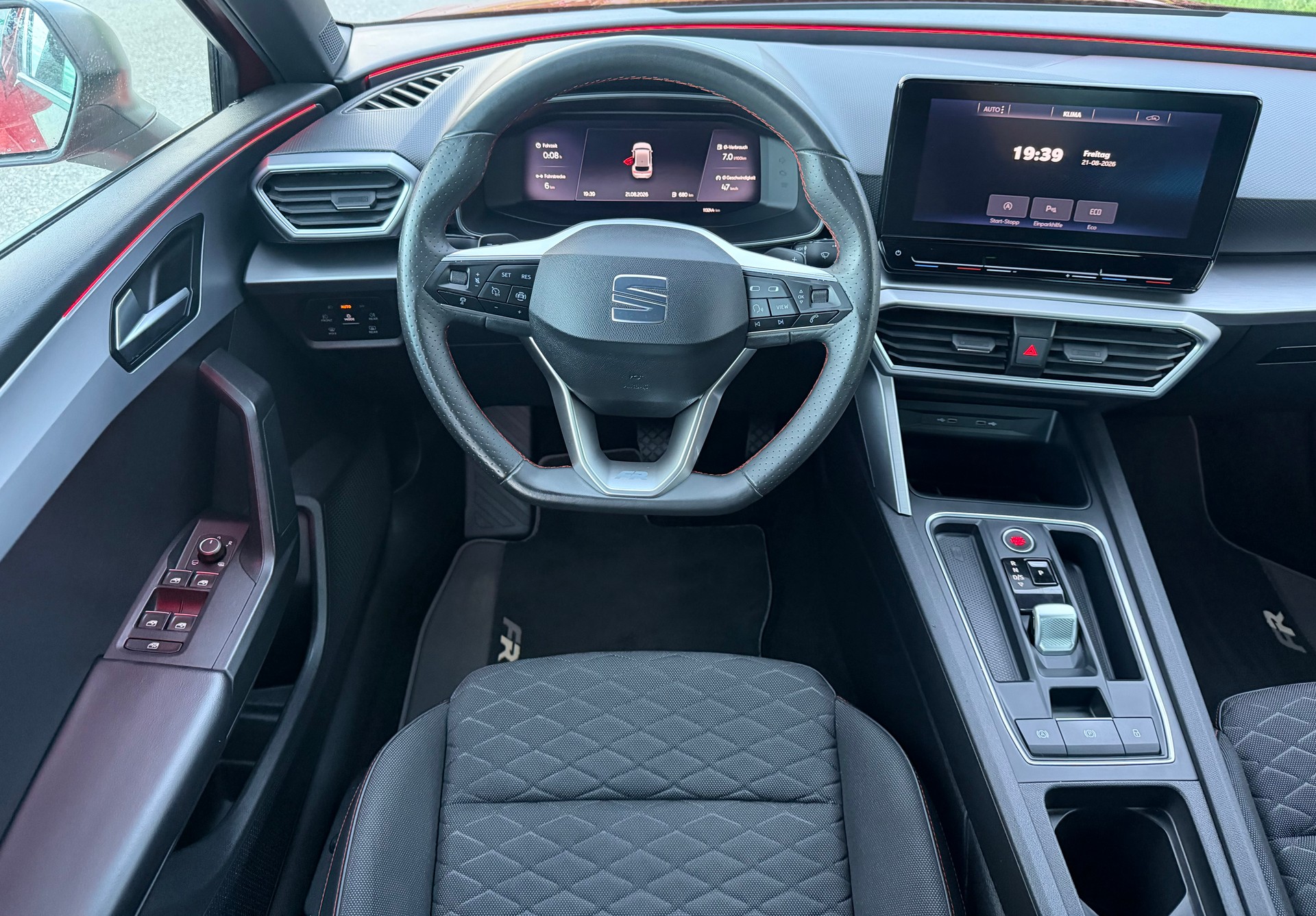 SEAT Leon 1.5 eTSI mHEV DSG FR-image-13