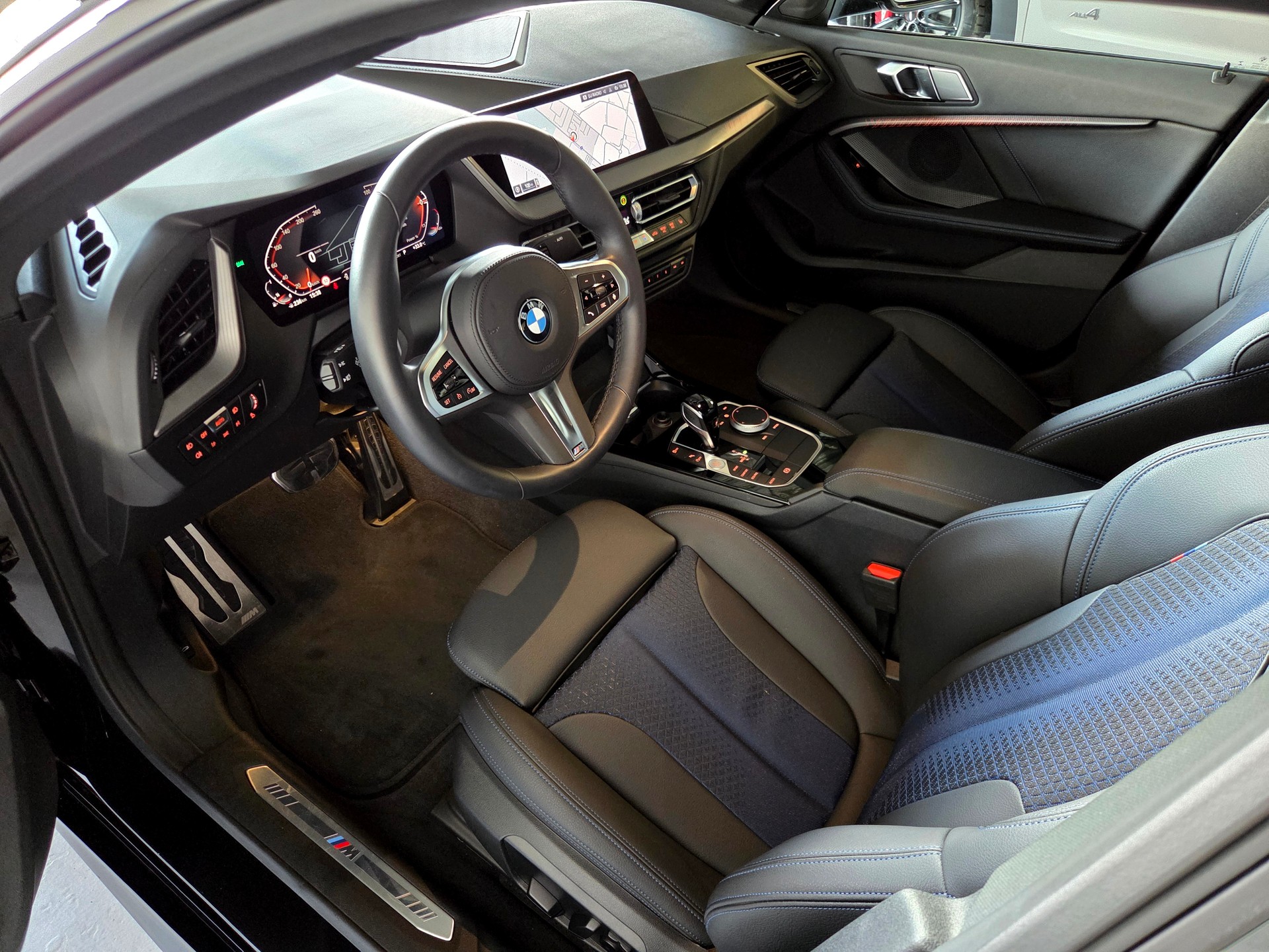 BMW 220i M-Sport xDrive Gran Coupé-showroom-element-3