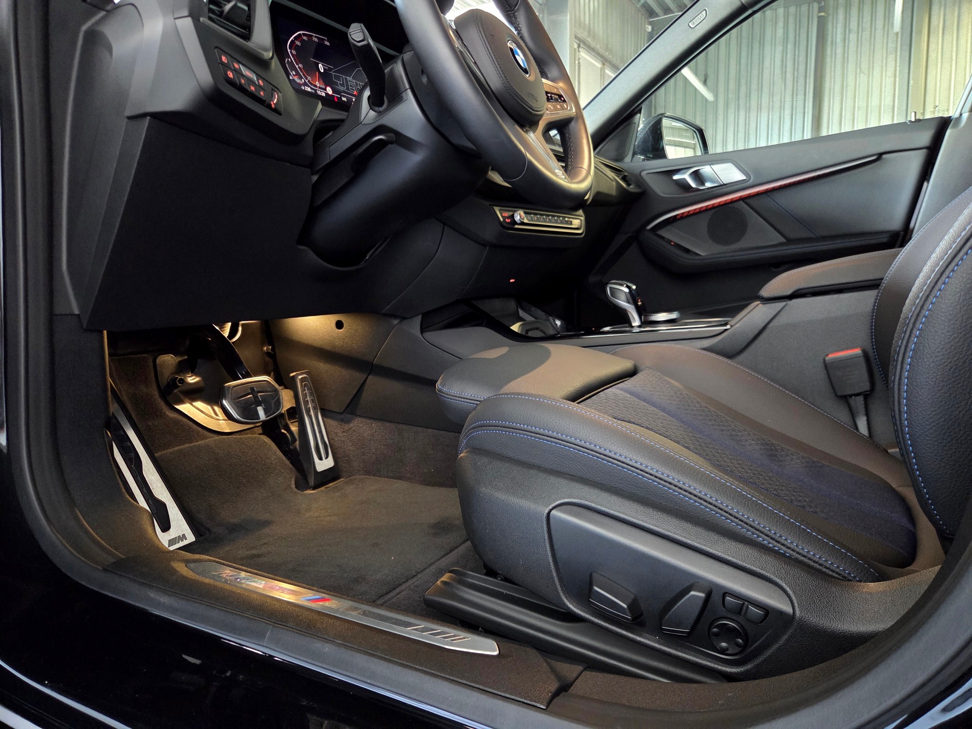 BMW 220i M-Sport xDrive Gran Coupé-image-4