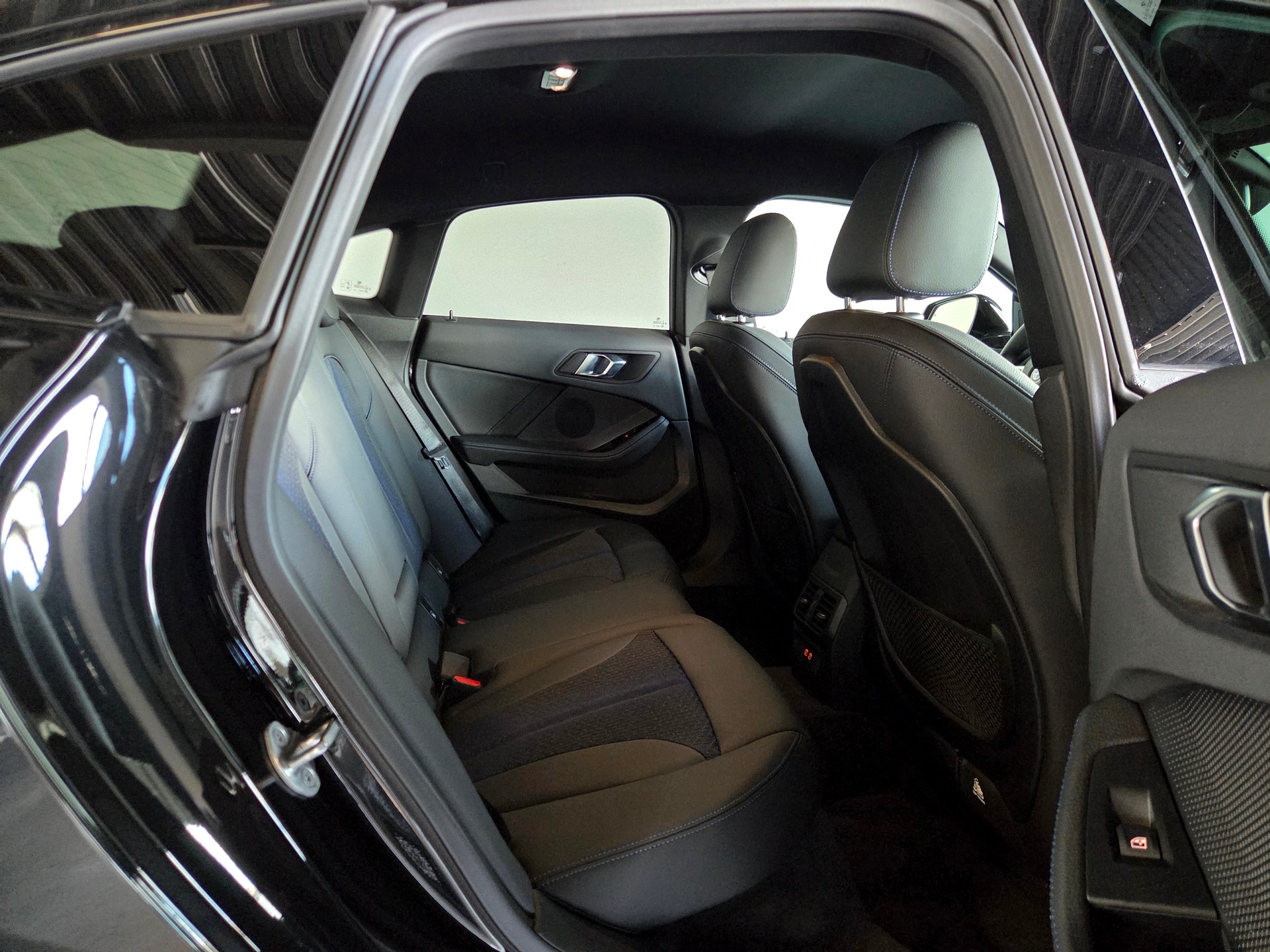 BMW 220i M-Sport xDrive Gran Coupé-image-21