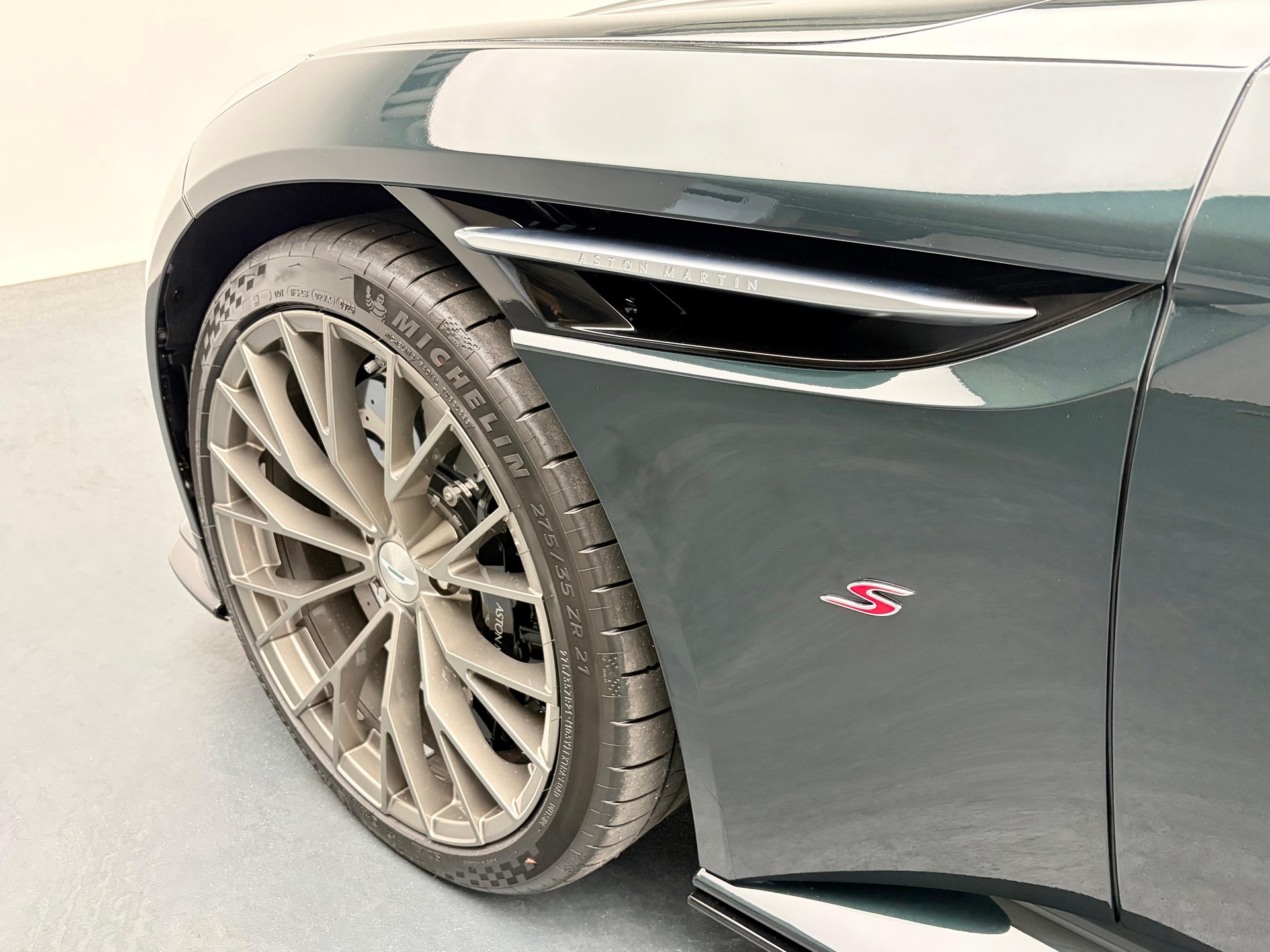 ASTON MARTIN DB12 Volante 4.0 S V8 Bi-Turbo-image-22