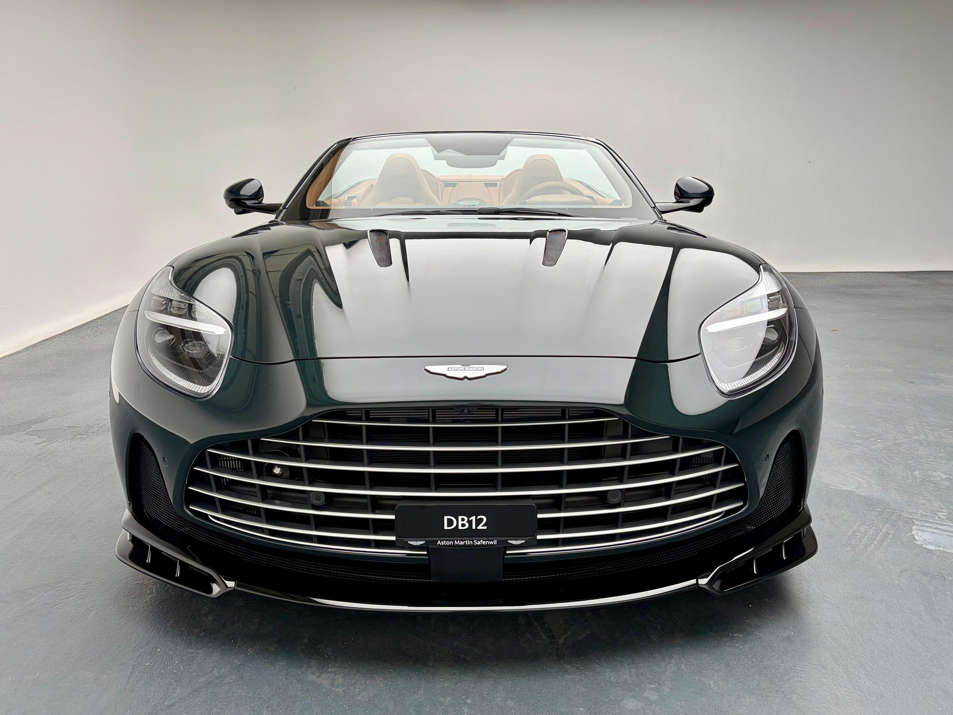 ASTON MARTIN DB12 Volante 4.0 S V8 Bi-Turbo-image-17
