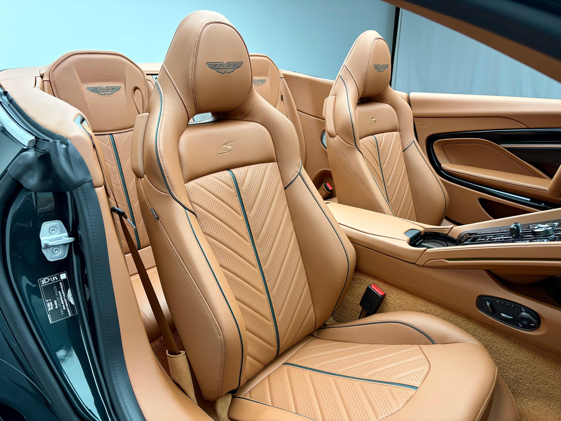 ASTON MARTIN DB12 Volante 4.0 S V8 Bi-Turbo-image-13