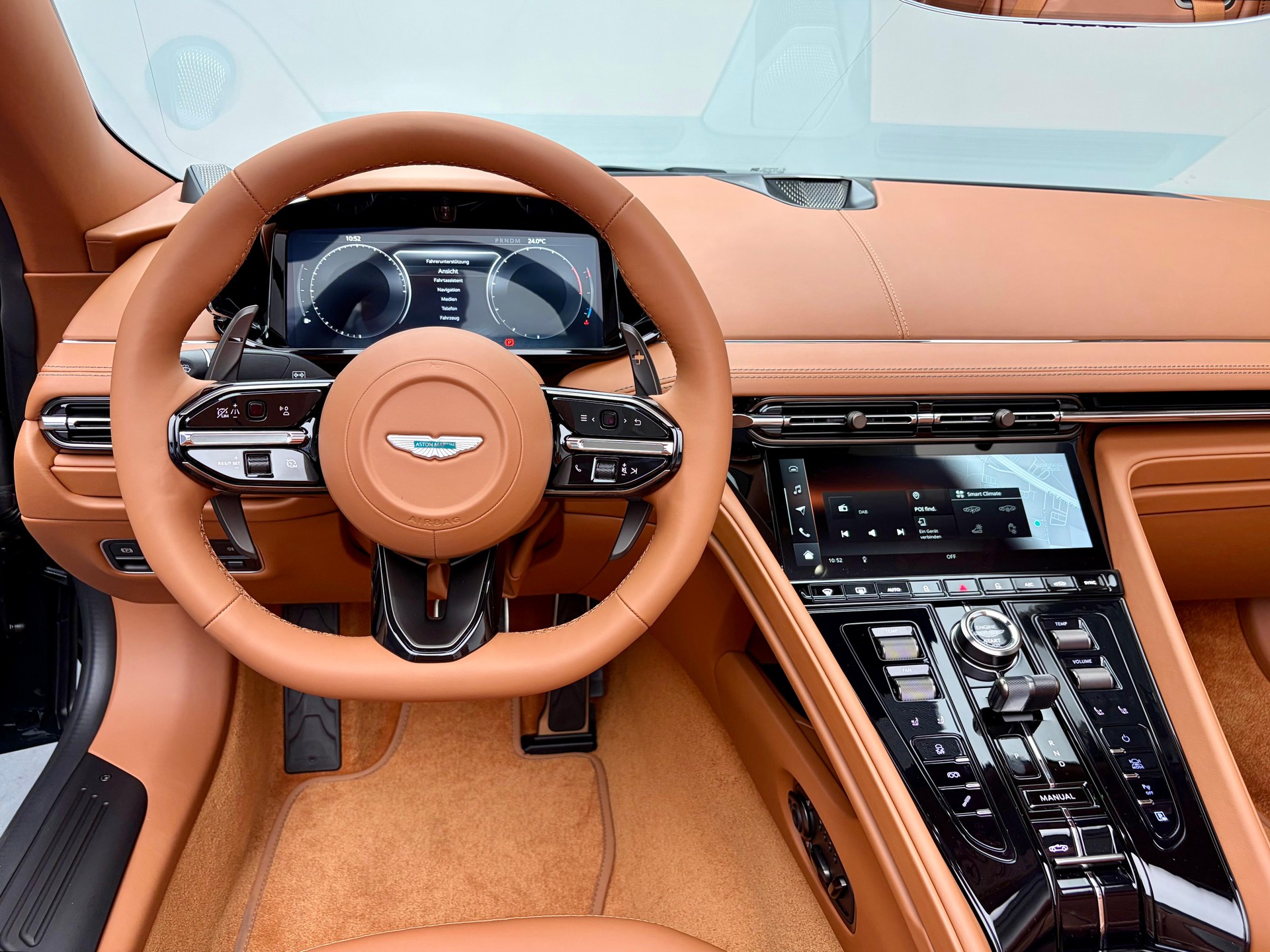ASTON MARTIN DB12 Volante 4.0 S V8 Bi-Turbo-image-5