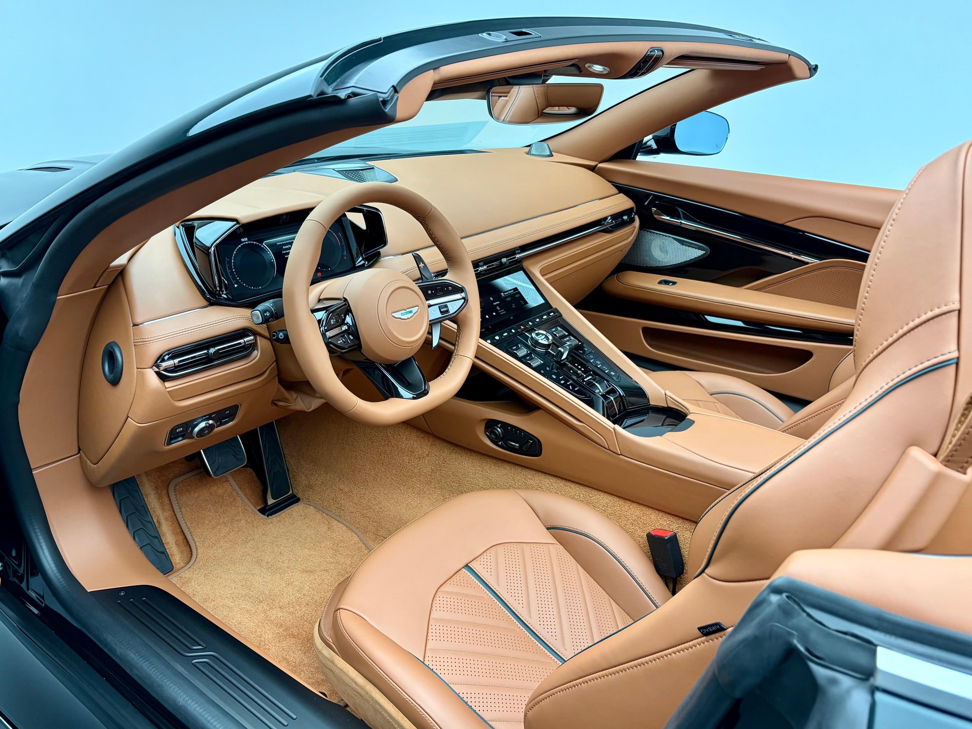 ASTON MARTIN DB12 Volante 4.0 S V8 Bi-Turbo-showroom-element-3