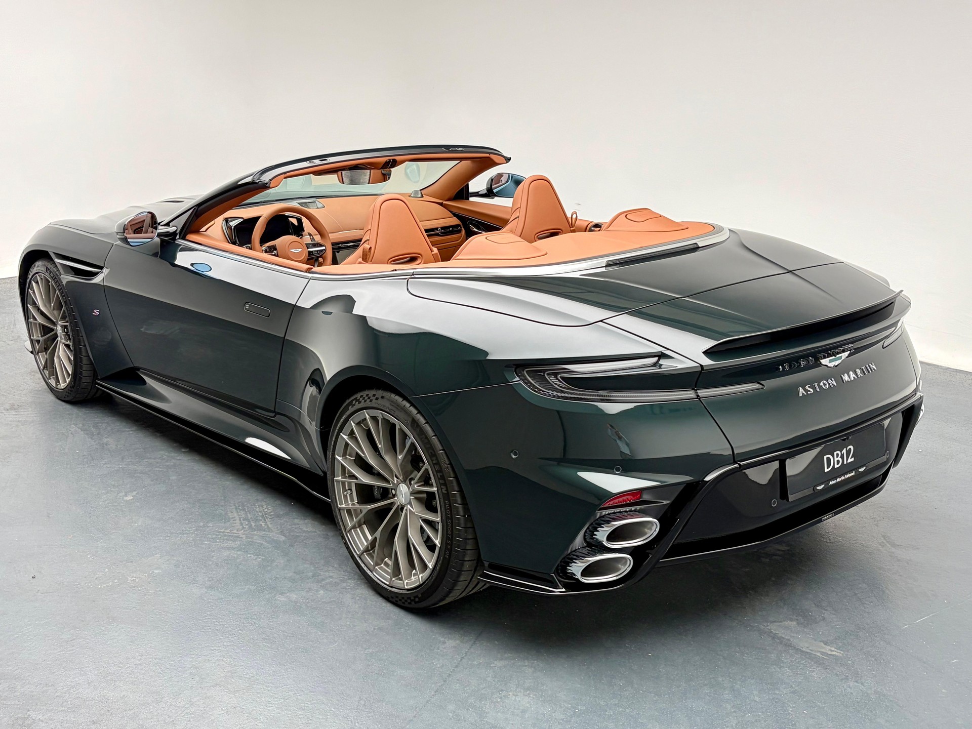 ASTON MARTIN DB12 Volante 4.0 S V8 Bi-Turbo-showroom-element-2