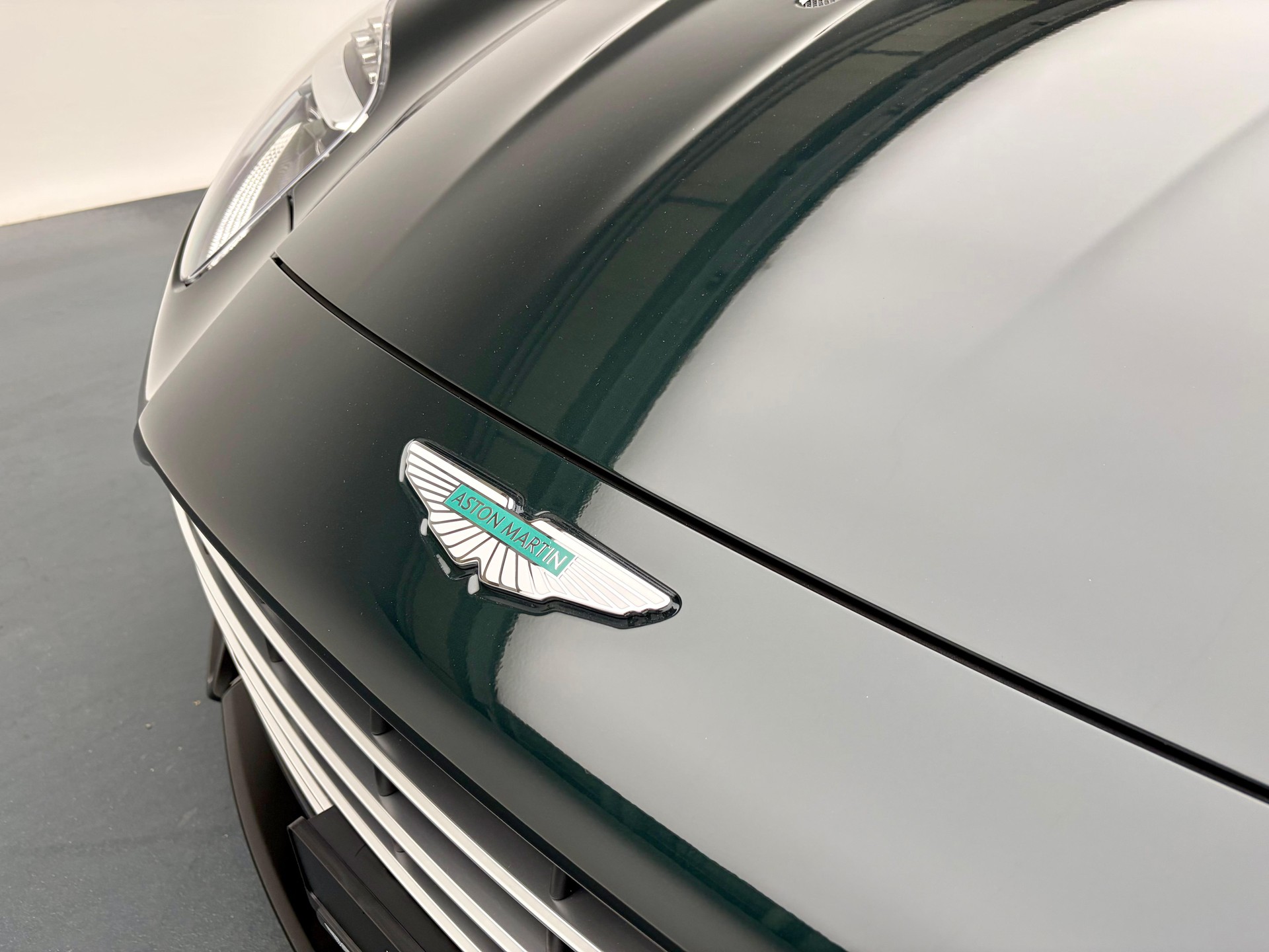 ASTON MARTIN DB12 Volante 4.0 S V8 Bi-Turbo-image-19