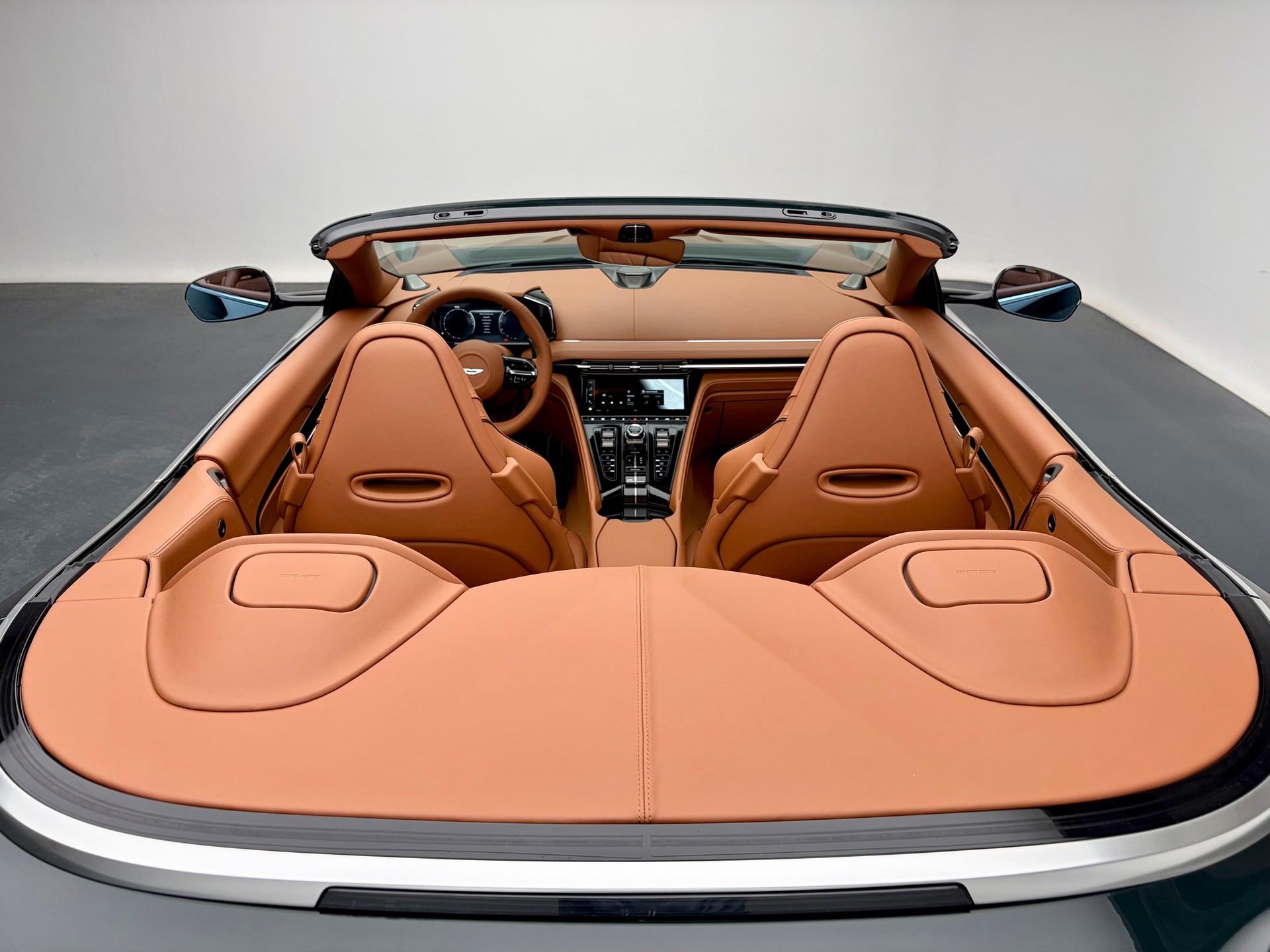 ASTON MARTIN DB12 Volante 4.0 S V8 Bi-Turbo-image-15