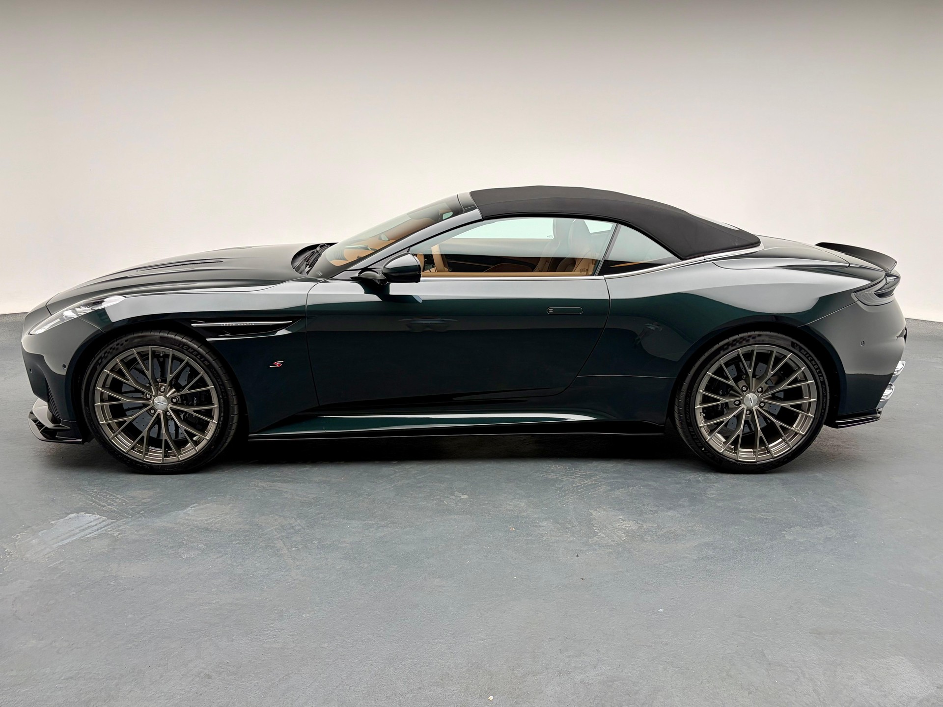 ASTON MARTIN DB12 Volante 4.0 S V8 Bi-Turbo-image-26