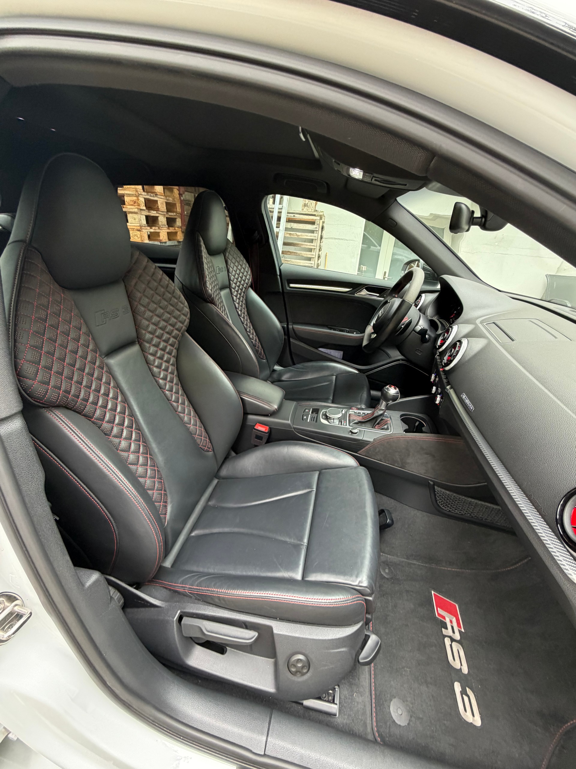 AUDI 2.5 T FSI quattro S-Tronic-image-4