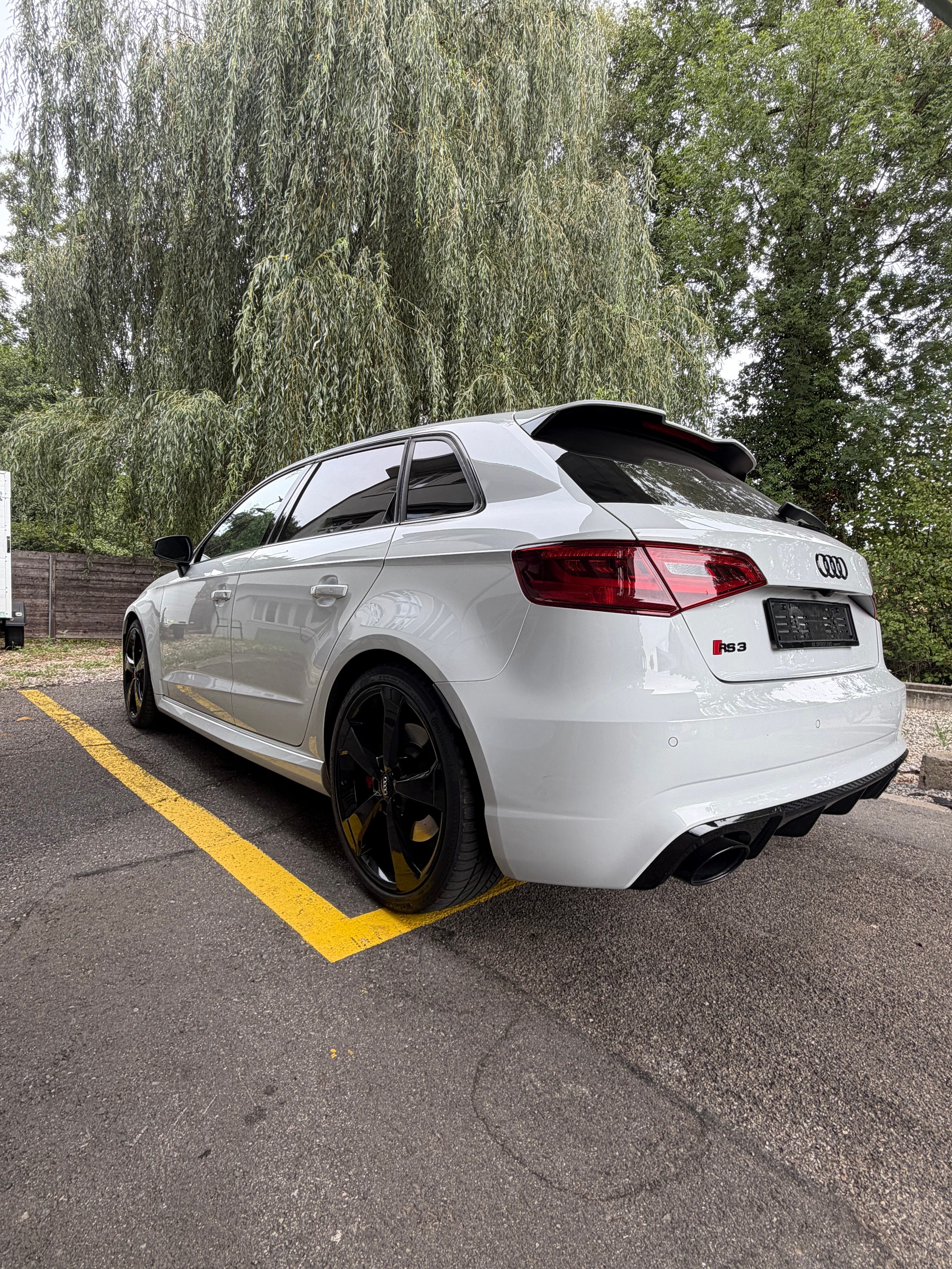 AUDI 2.5 T FSI quattro S-Tronic-image-1