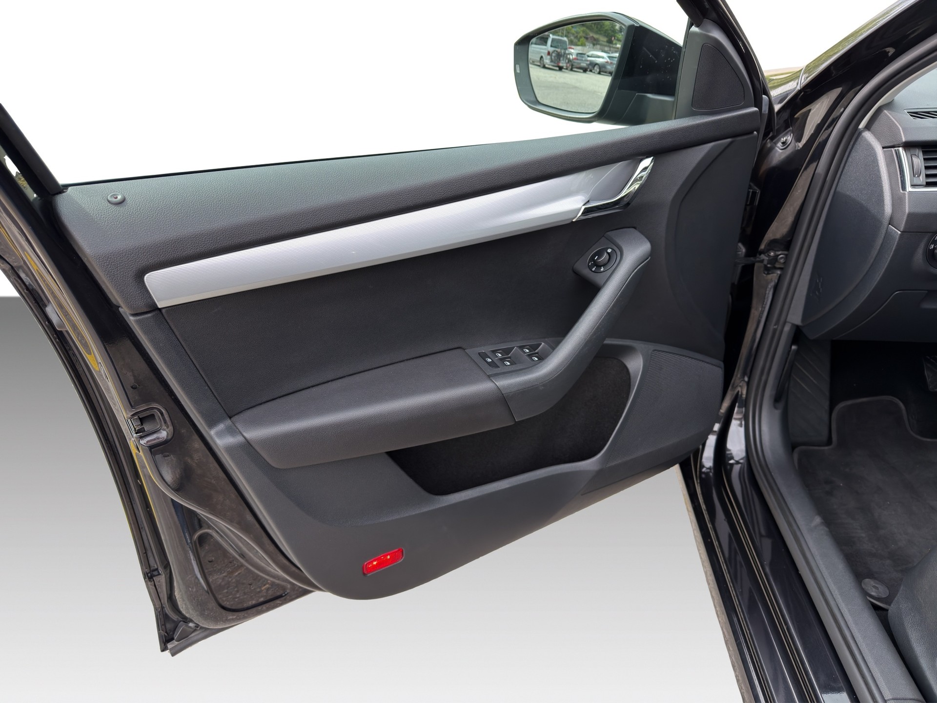 SKODA Octavia Combi 1.8 TSI Elegance 4x4 DSG-image-19