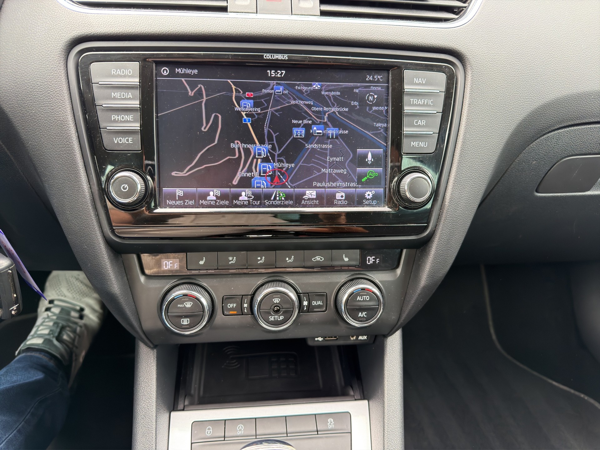 SKODA Octavia Combi 1.8 TSI Elegance 4x4 DSG-image-26